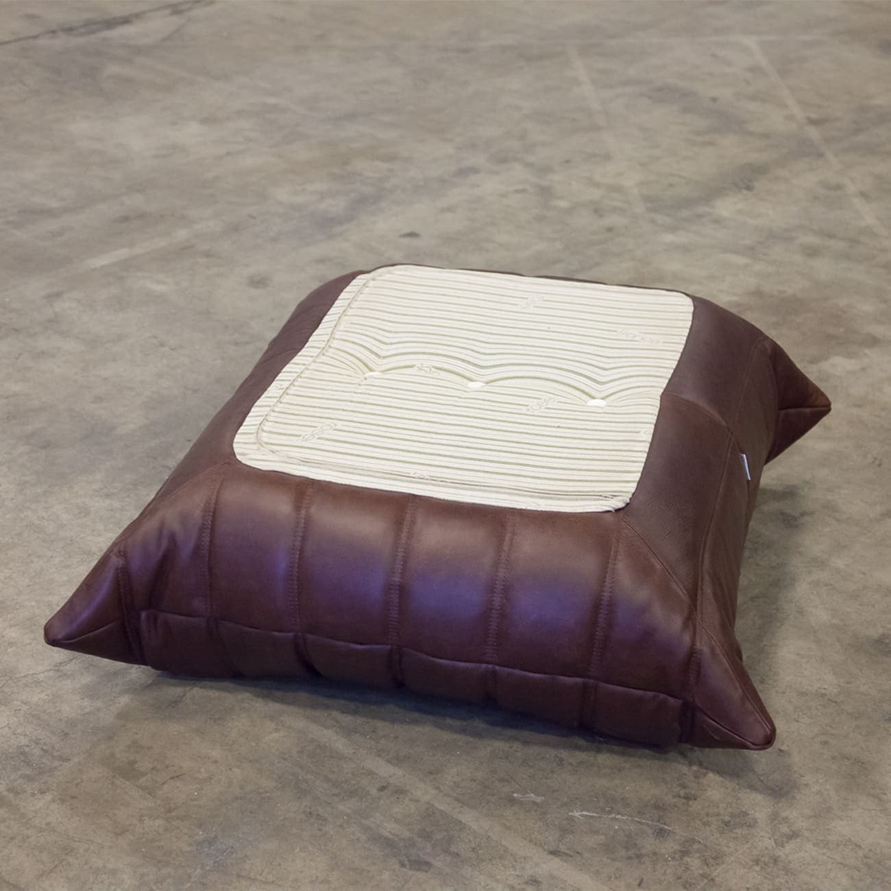 Podnóżek Togo, skóra czekoladowy brąz - 165945