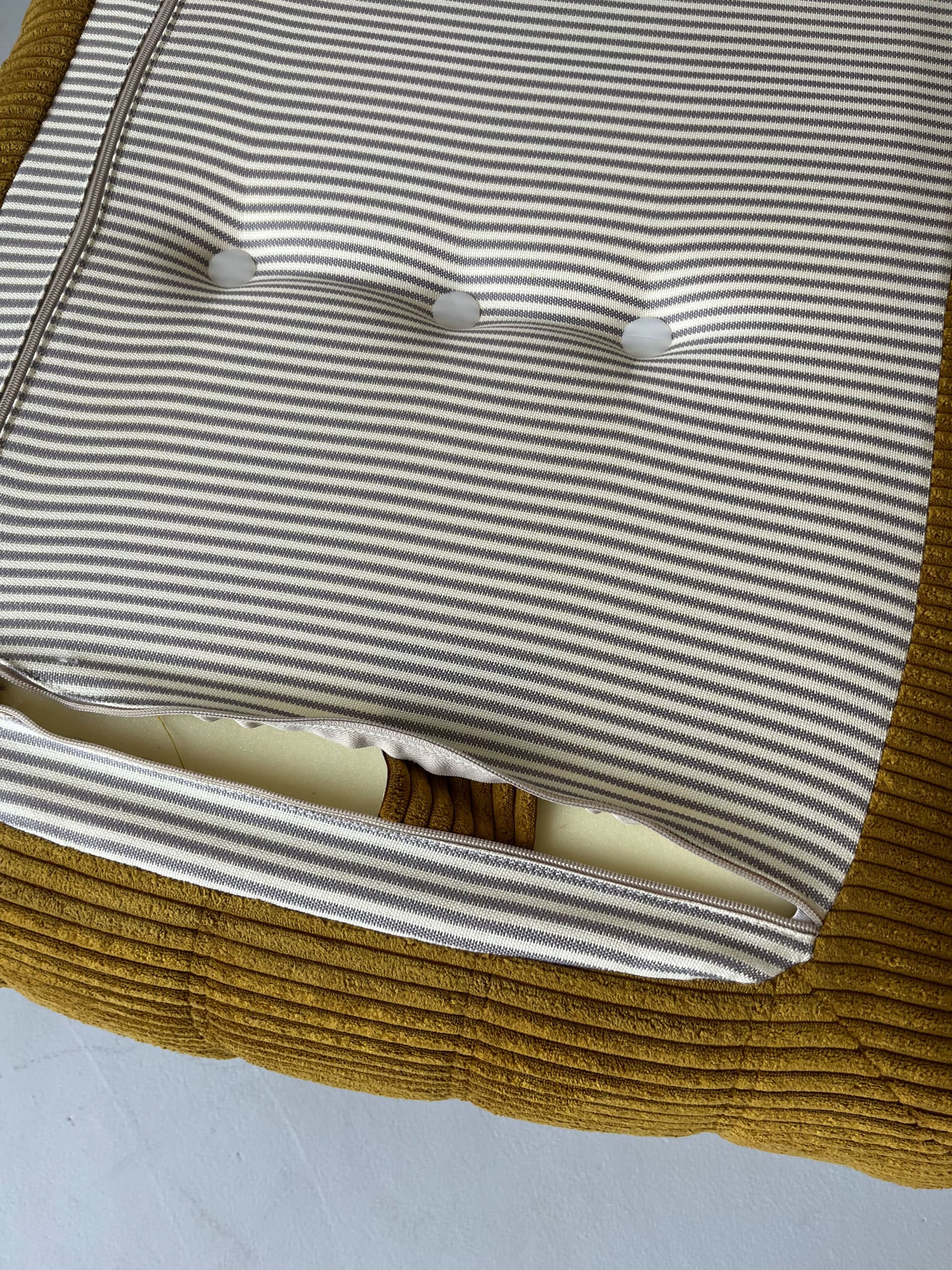 Fotel wypoczynkowy Togo z podnóżkiem, cord piaskowy brąz - 165984