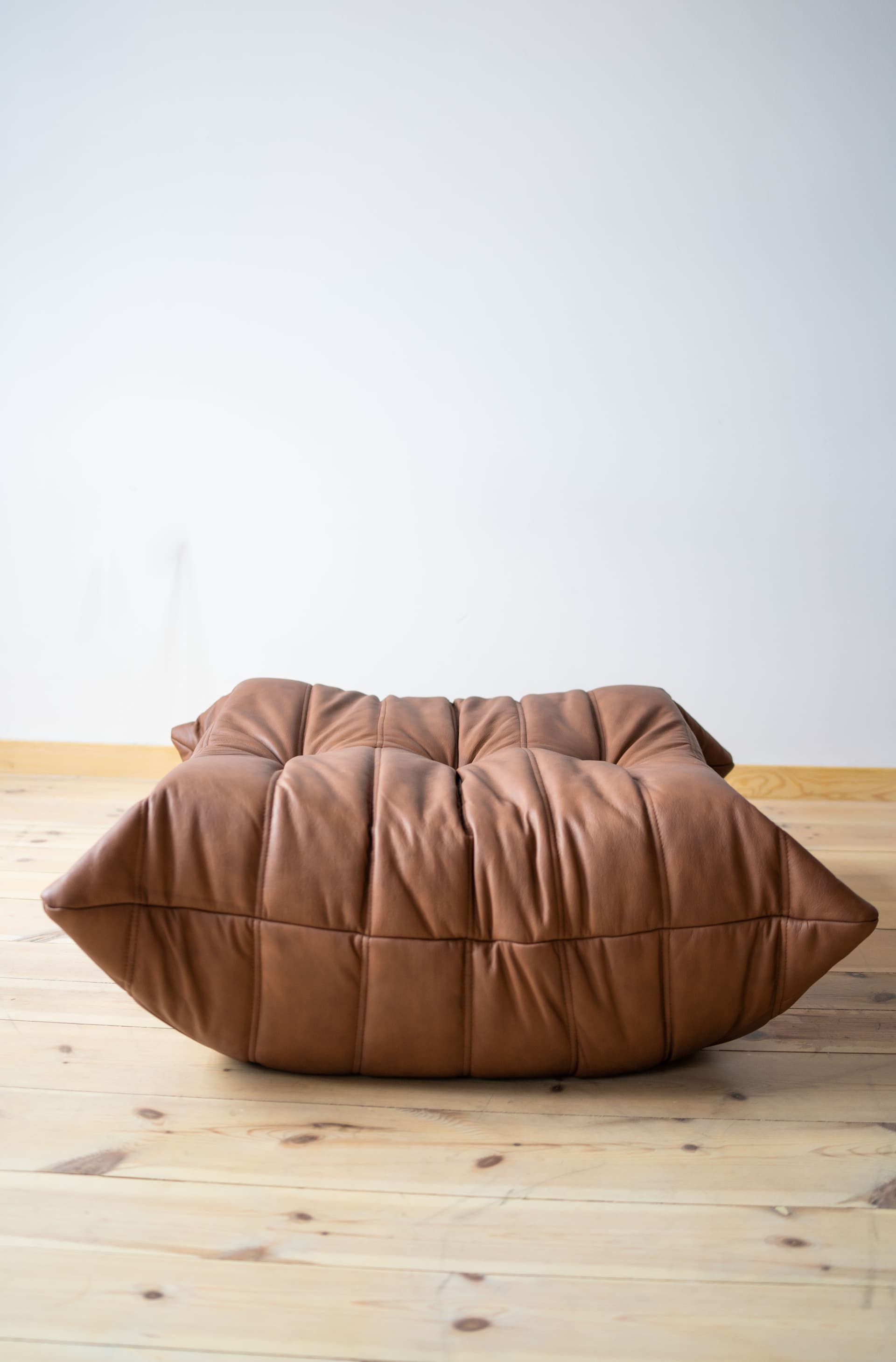 Podnóżek Togo, skóra brązowa folk - 165447