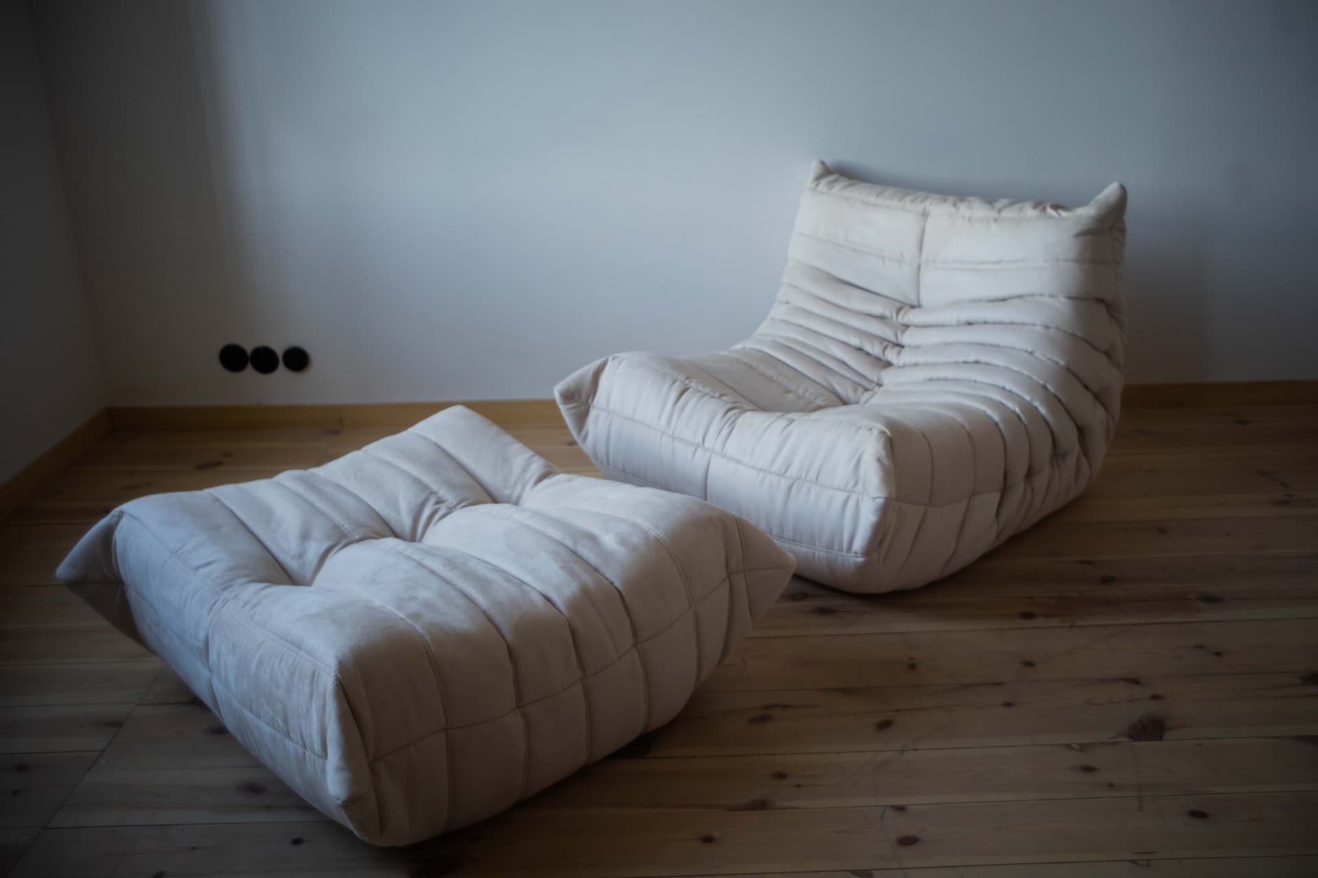 Fotel wypoczynkowy Togo z podnóżkiem, velvet off-white - 165406