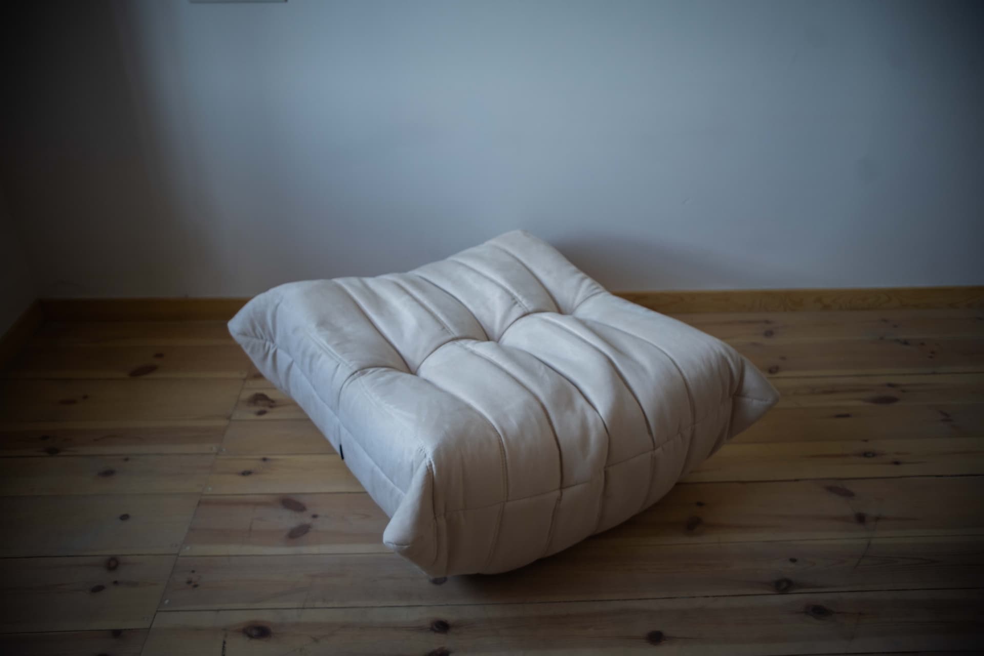 Fotel wypoczynkowy Togo z podnóżkiem, velvet off-white - 165403