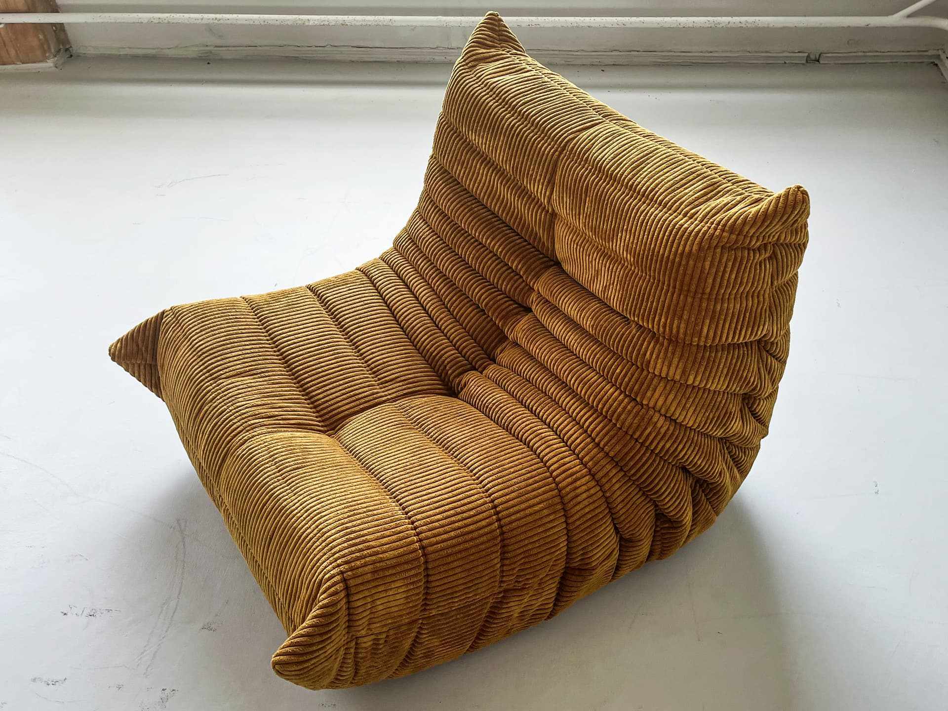 Fotel wypoczynkowy Togo, cord piaskowy brąz - 166159