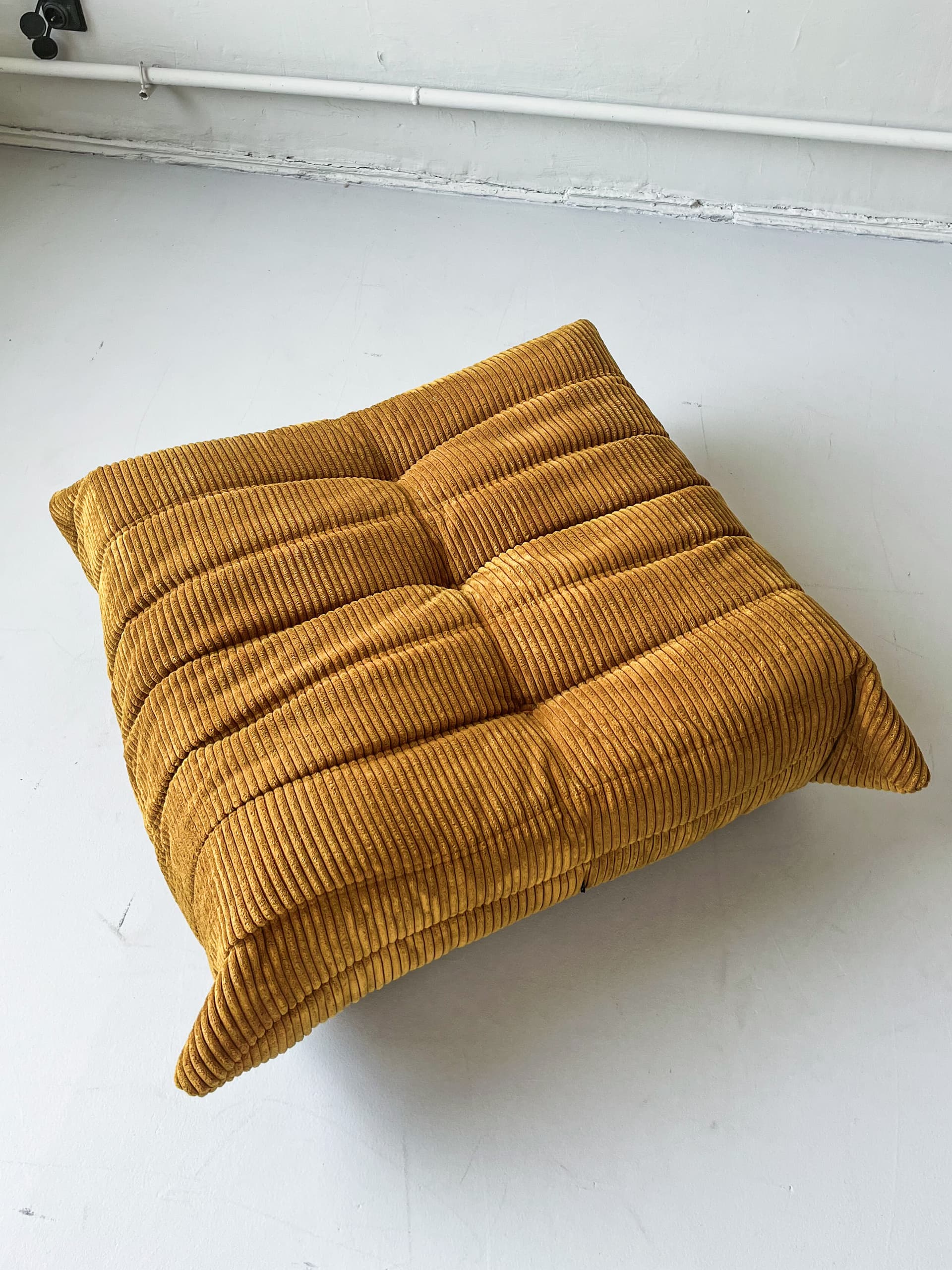 Podnóżek Togo, cord piaskowy brąz - 165385