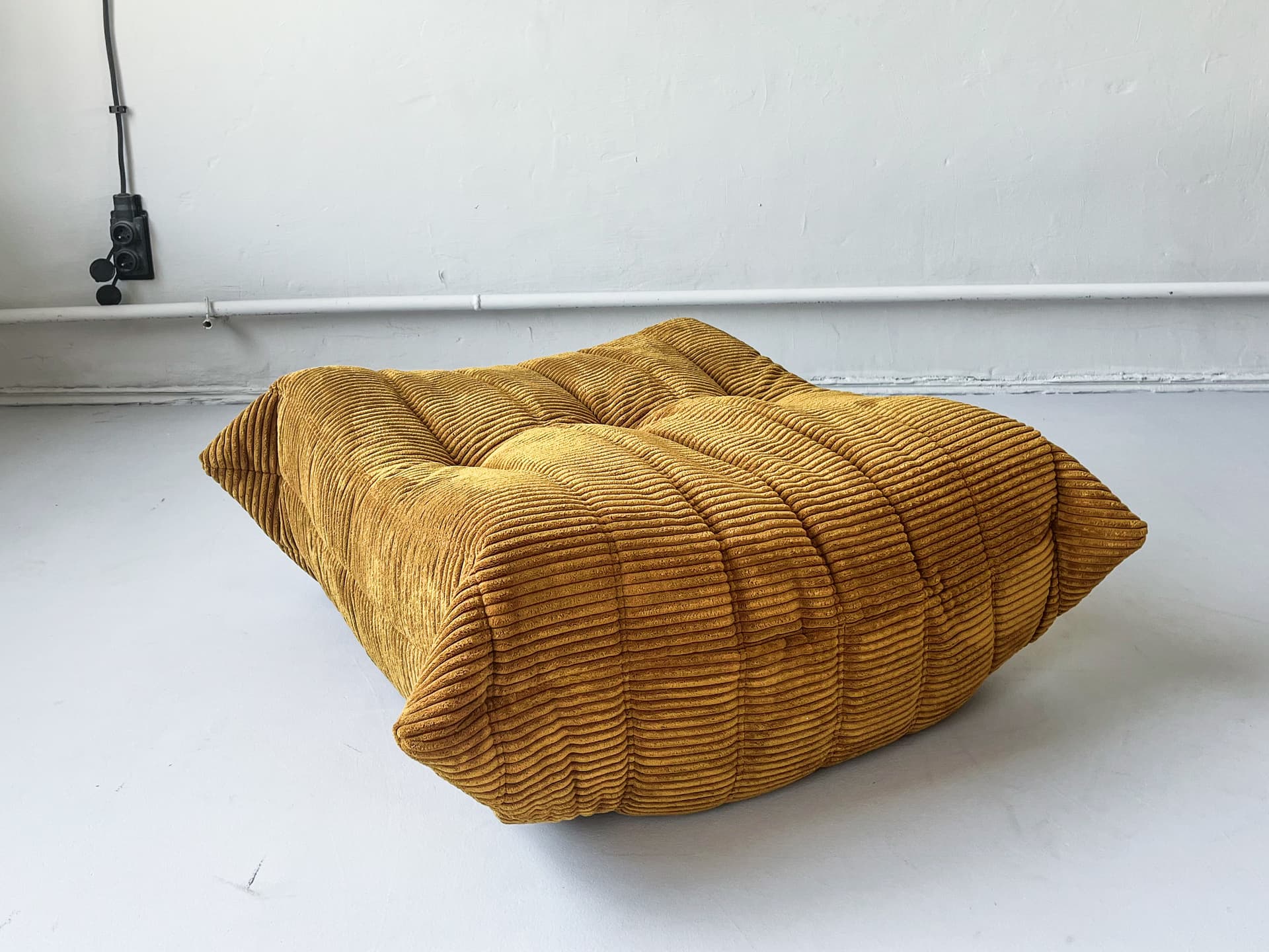 Podnóżek Togo, cord piaskowy brąz - 165387