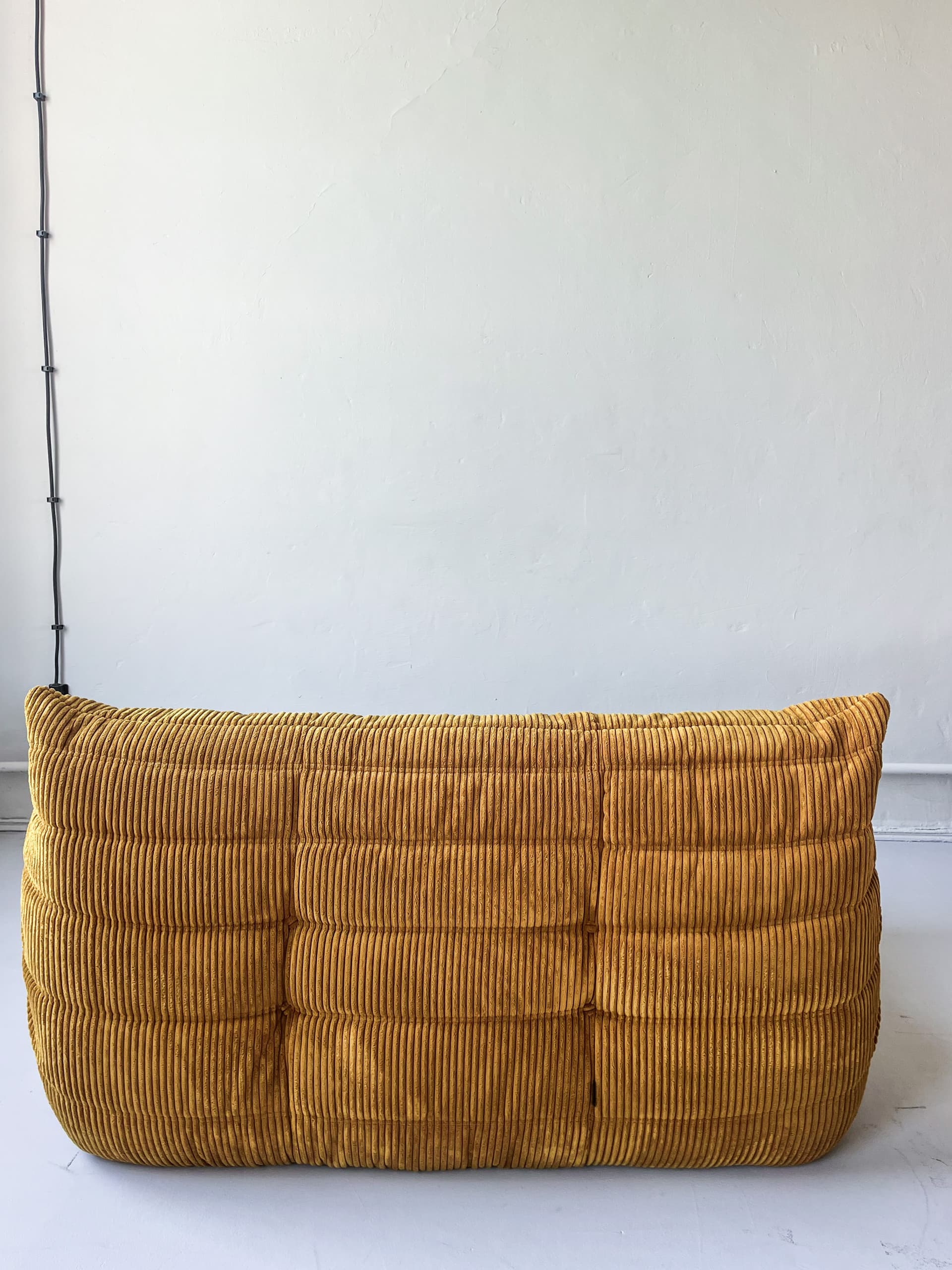 Sofa Togo dwuosobowa, cord piaskowy brąz - 165381