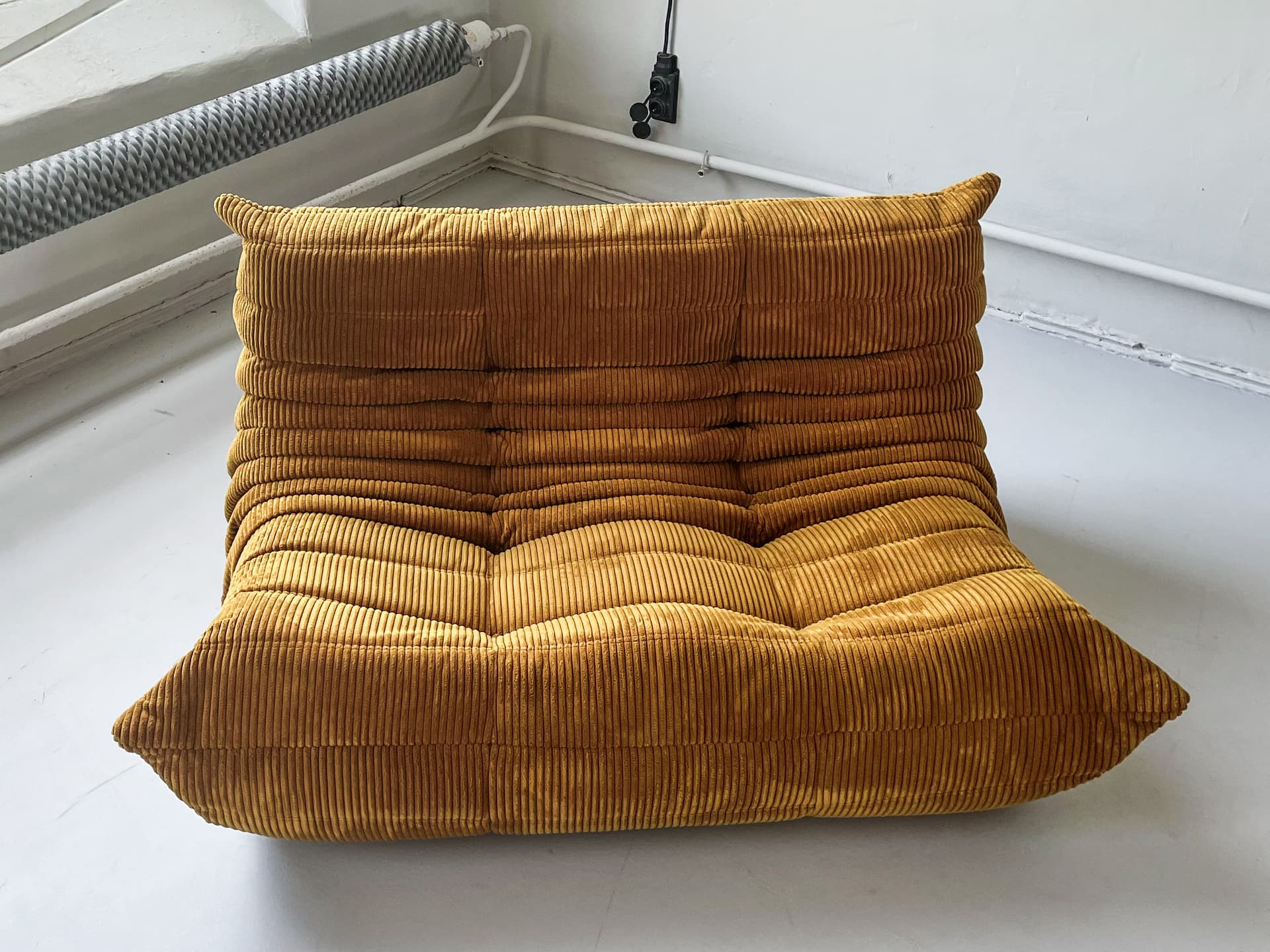 Sofa Togo dwuosobowa, cord piaskowy brąz - 165378