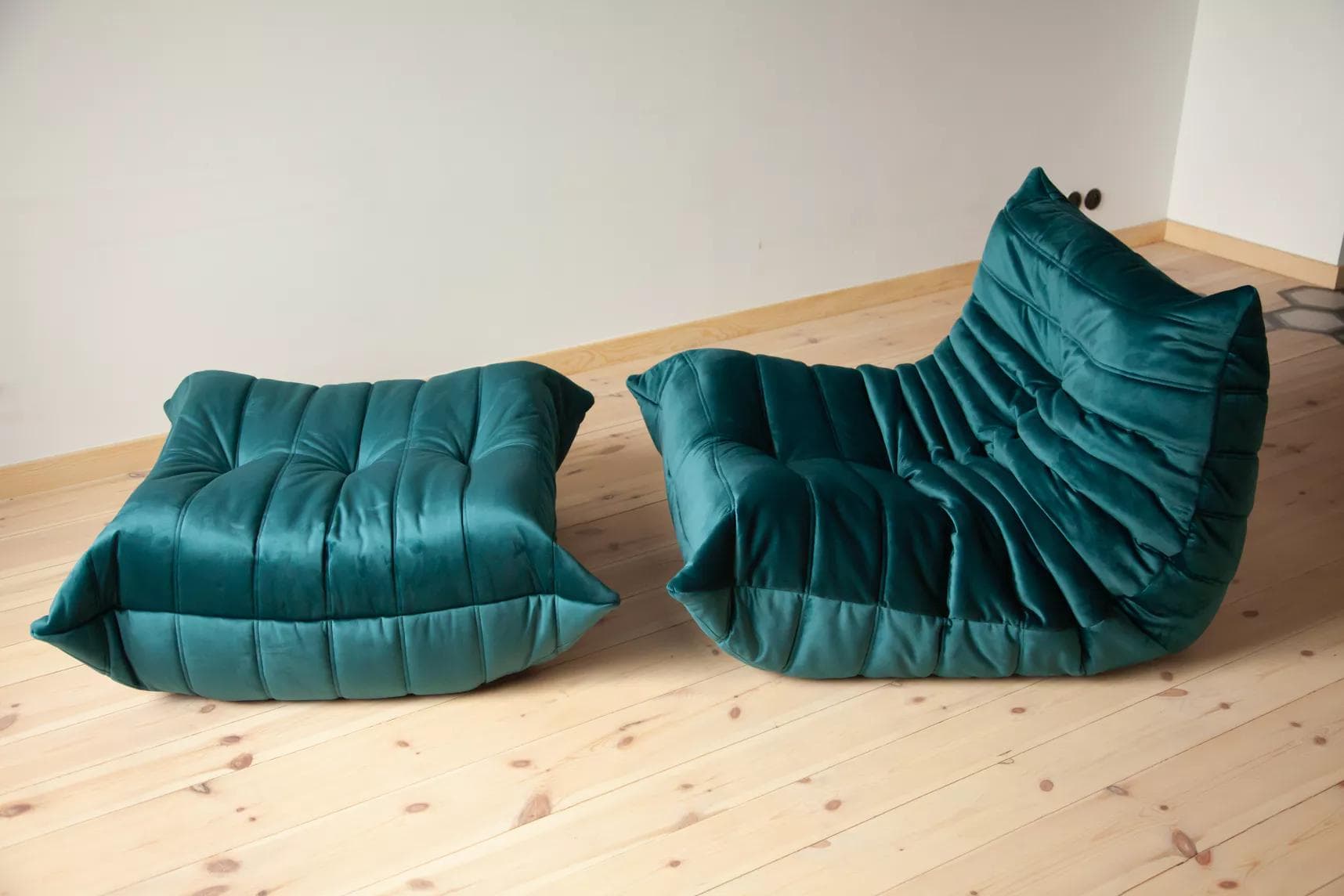 Fotel wypoczynkowy Togo z podnóżkiem, velvet zielony cyraneczka - 166176