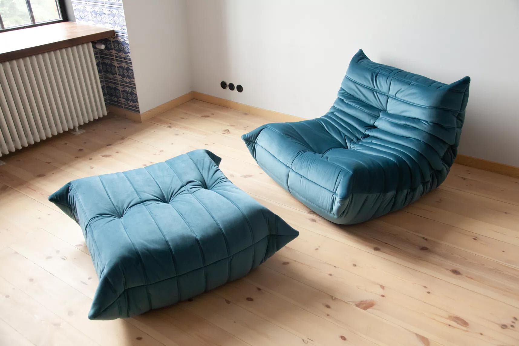 Fotel wypoczynkowy Togo z podnóżkiem, velvet błękitny morski - 166246