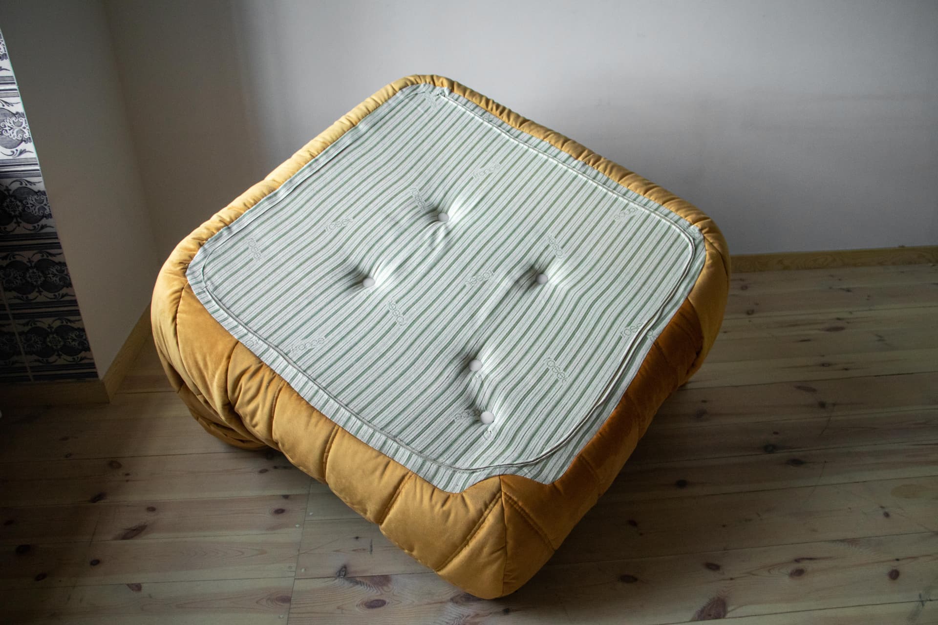 Zestaw wypoczynkowy Togo 5 części, velvet złoty - 166533