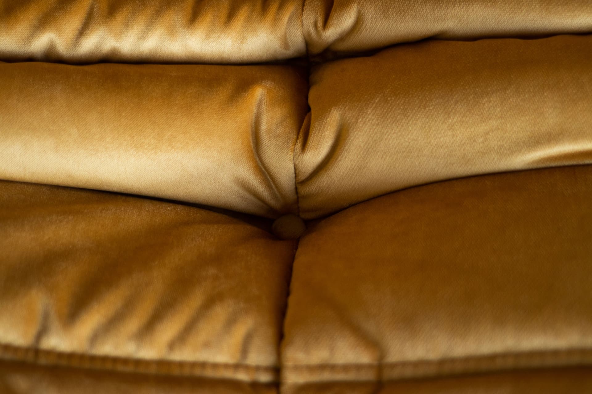 Fotel wypoczynkowy Togo z podnóżkiem, velvet złoty - 166660