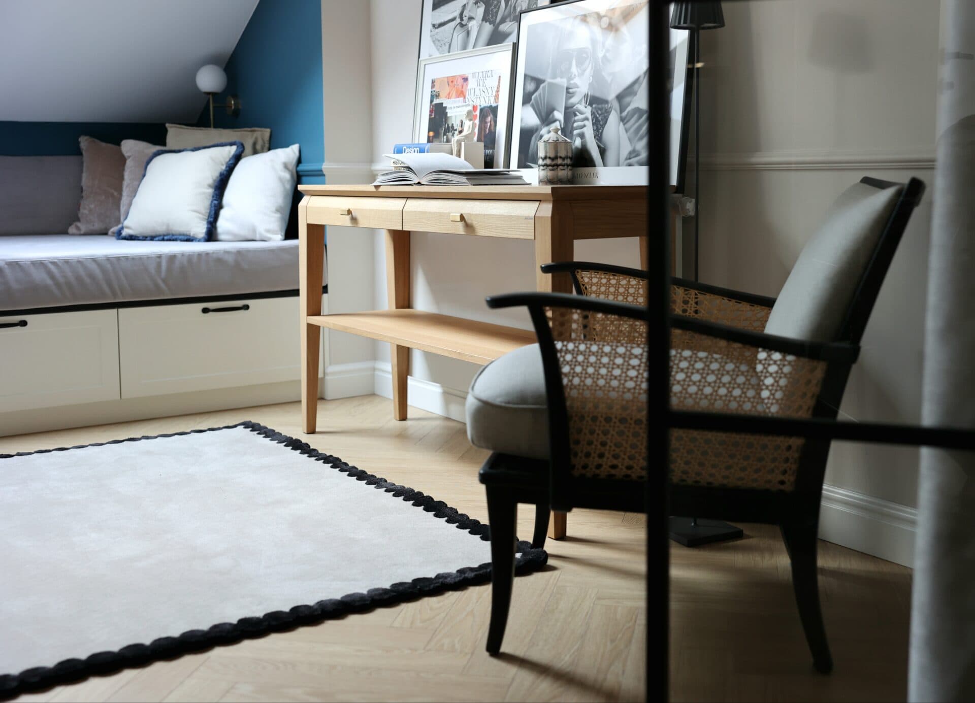 Dywan LAILA BEIGE BLACK, beżowy, czarny, wełna, wiskoza, 240x340 cm, proj. M. Fornal, Carpets & More - 53291