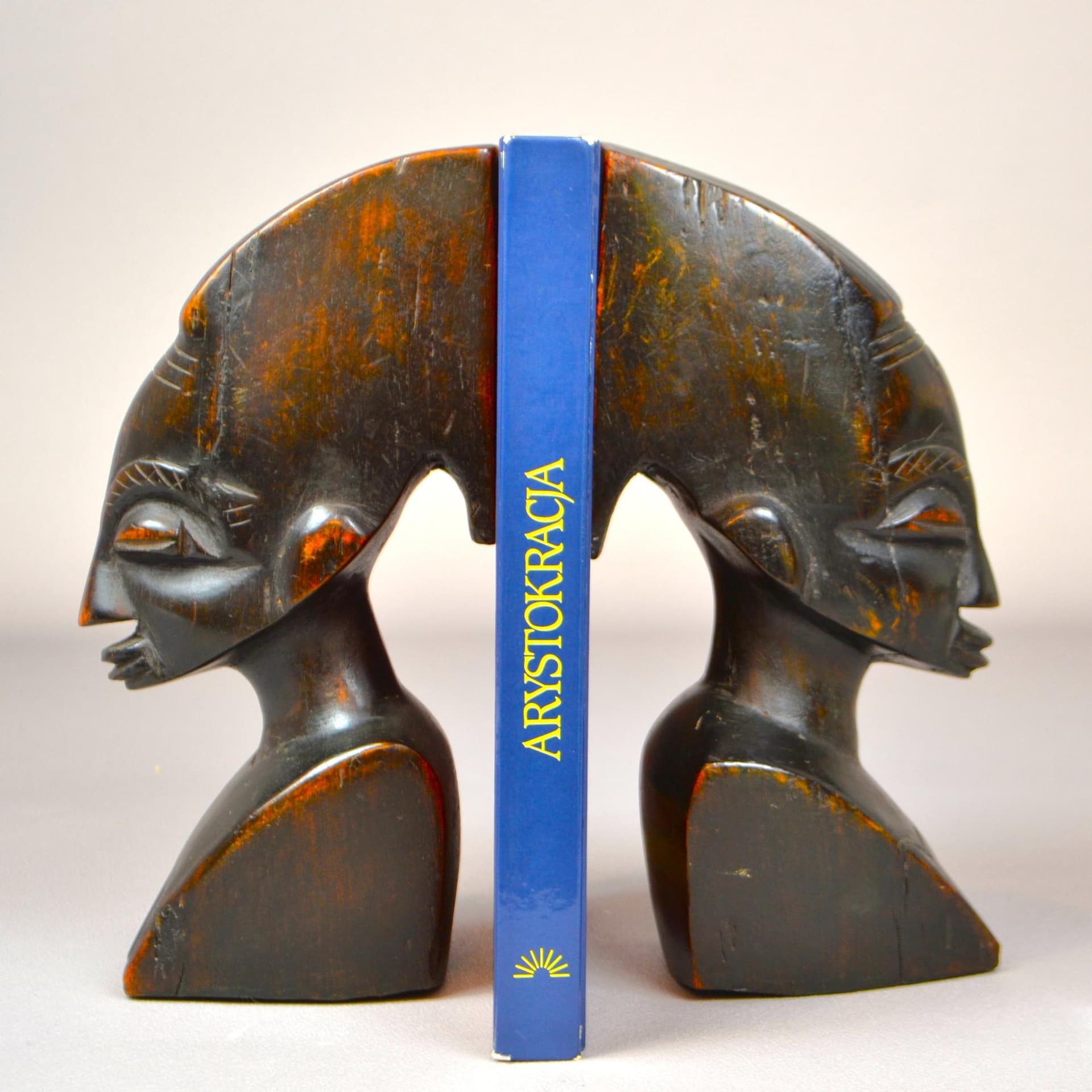 Para podpórek do książek Afrykanki, drewno brąz ciemny, Belgia, lata 80. - 79106