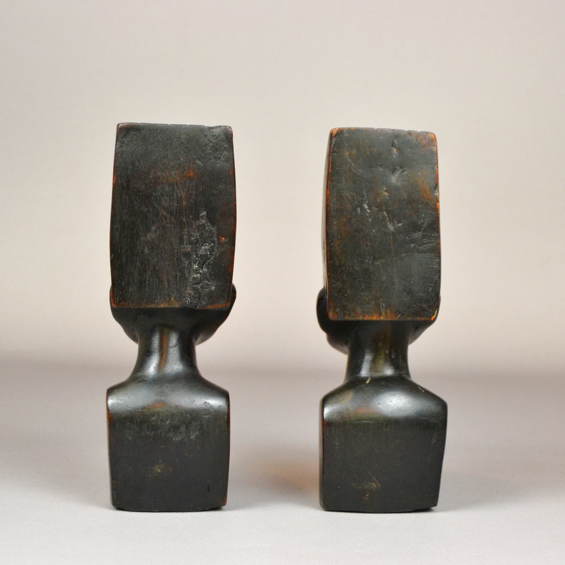 Para podpórek do książek Afrykanki, drewno brąz ciemny, Belgia, lata 80. - 56021