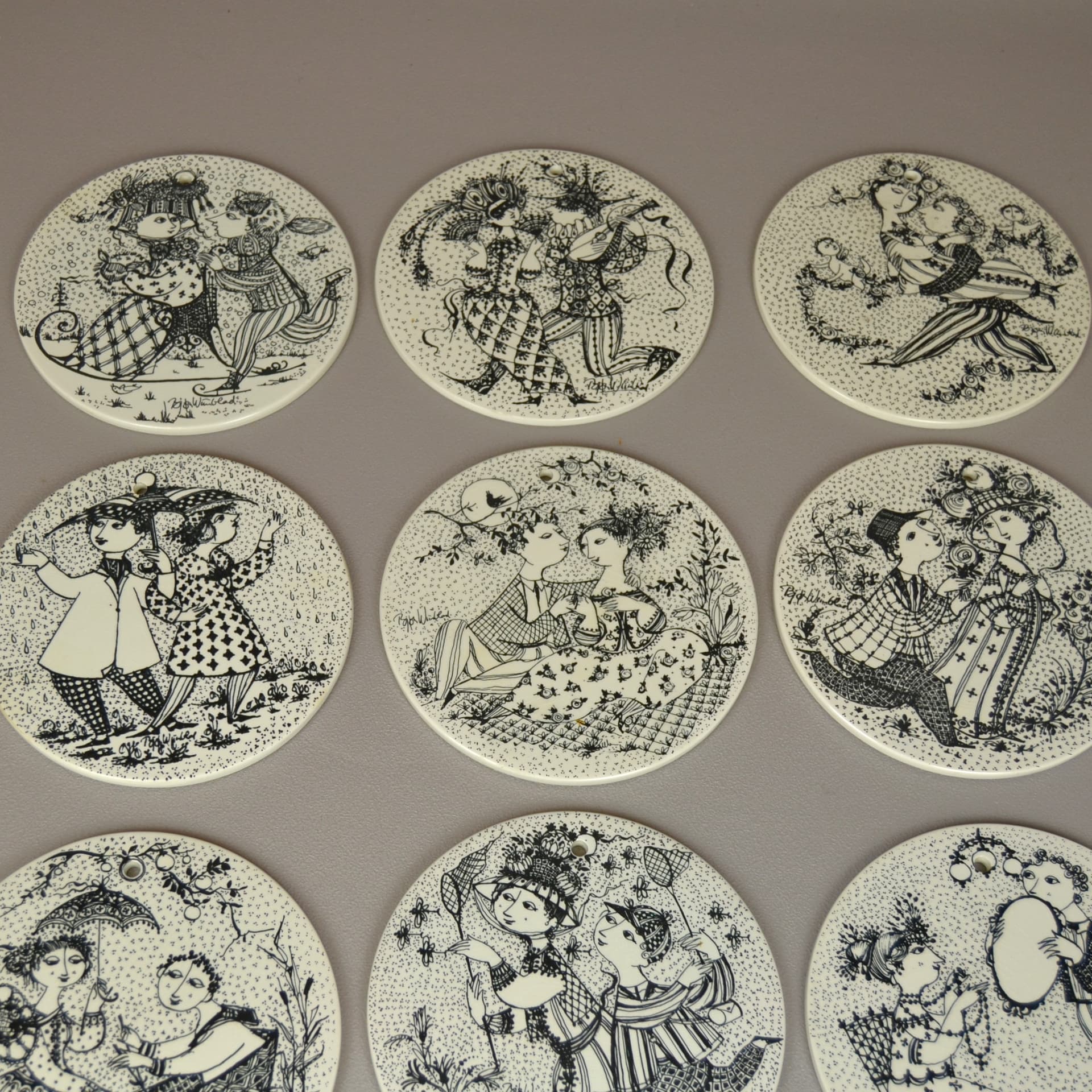 Komplet plakiet ceramicznych, biały, ceramika, proj. B. Wiinblad, Nymolle, Norwegia, lata 70. - 79117