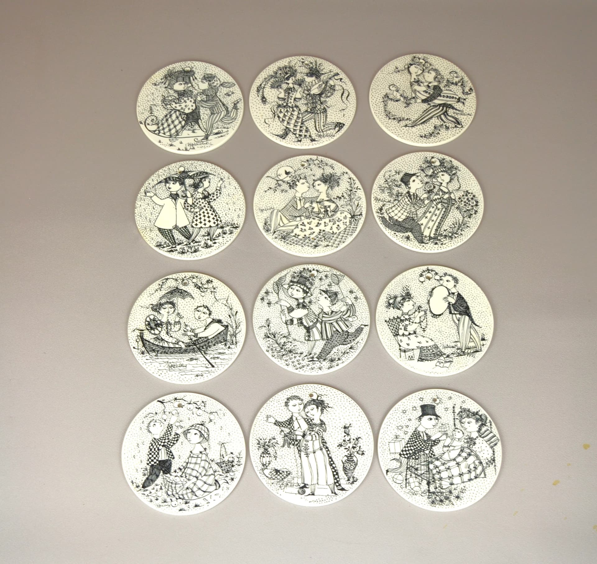 Komplet plakiet ceramicznych, biały, ceramika, proj. B. Wiinblad, Nymolle, Norwegia, lata 70. - 79112