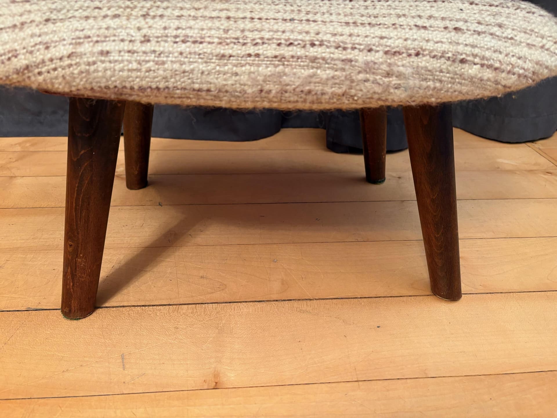 Podnóżek, beżowa tkanina, drewno brązowy, Casala, Niemcy, lata 50. - 79747