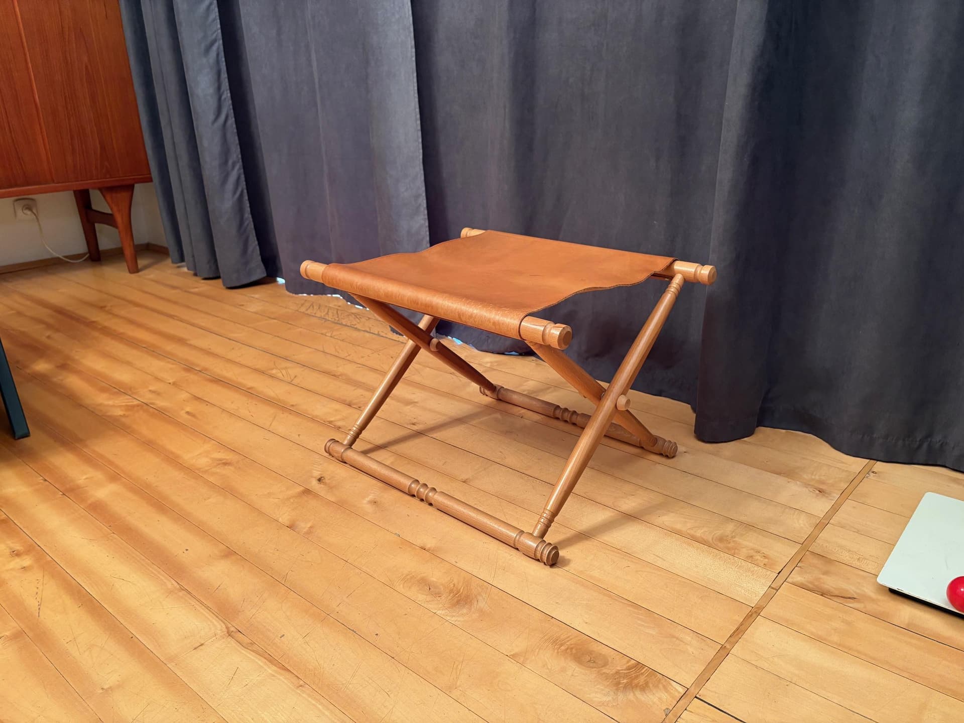 Stołek składany safari, skóra brązowa, buk, lata 80. - 79724