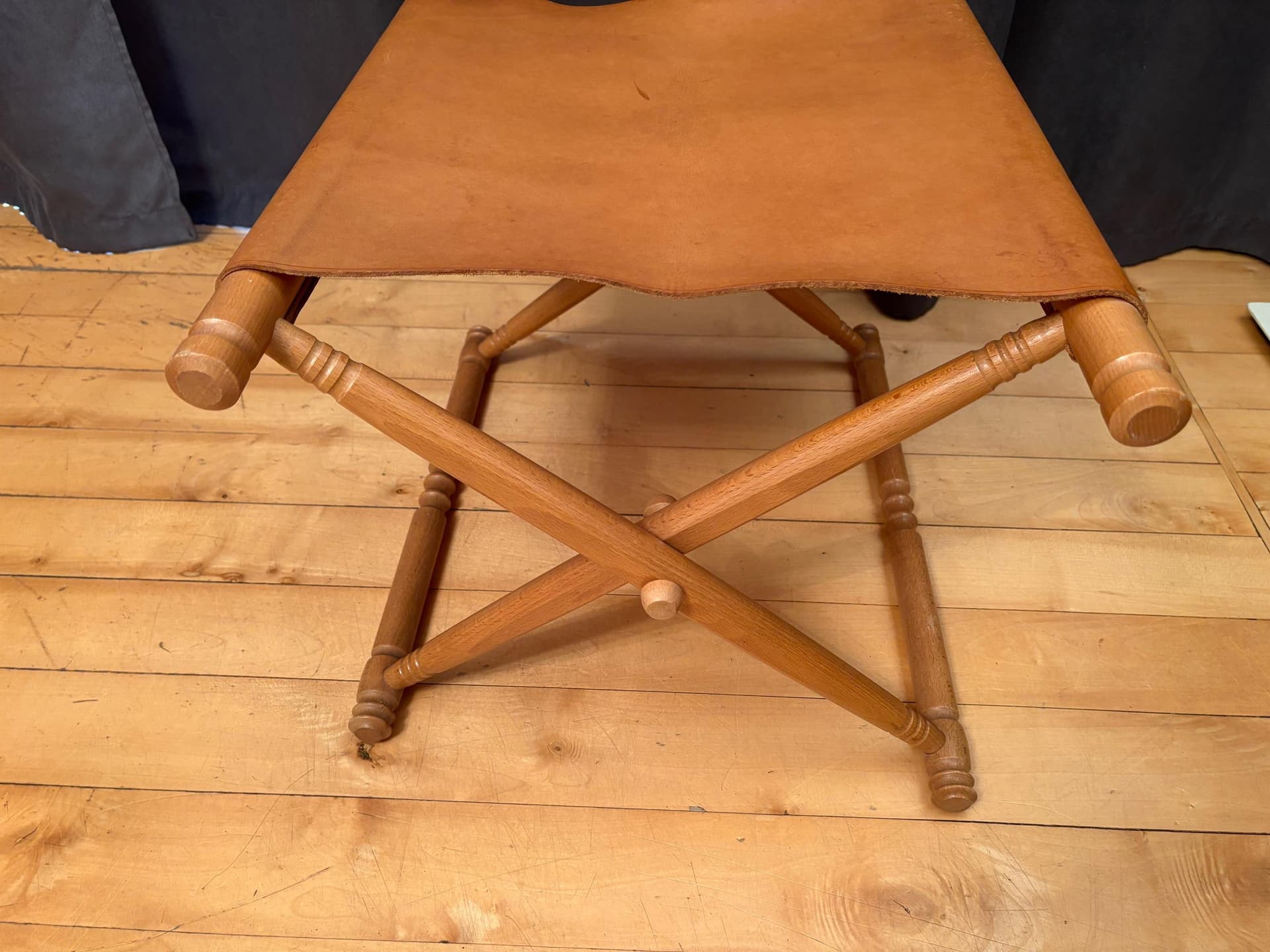 Stołek składany safari, skóra brązowa, buk, lata 80. - 79726