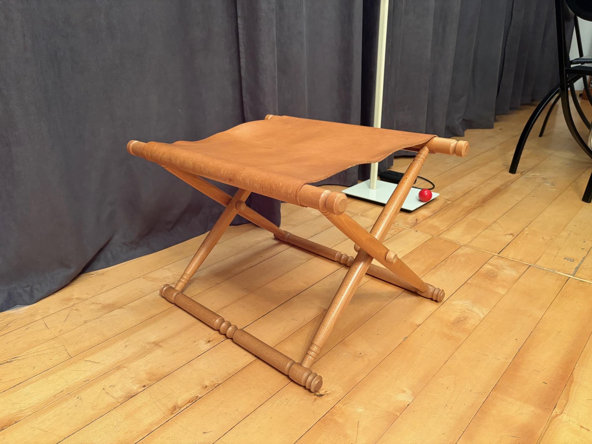 Stołek składany safari, skóra brązowa, buk, lata 80. - 79727