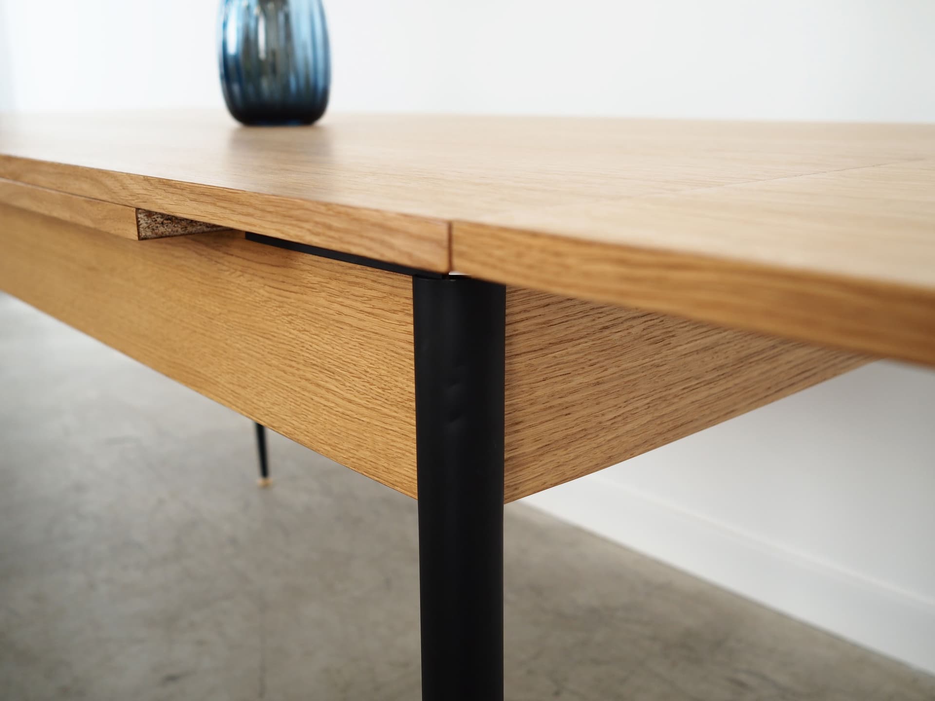 Extending dining table, light brown oak, black metal, brass, Italy, 1980s. - 58795