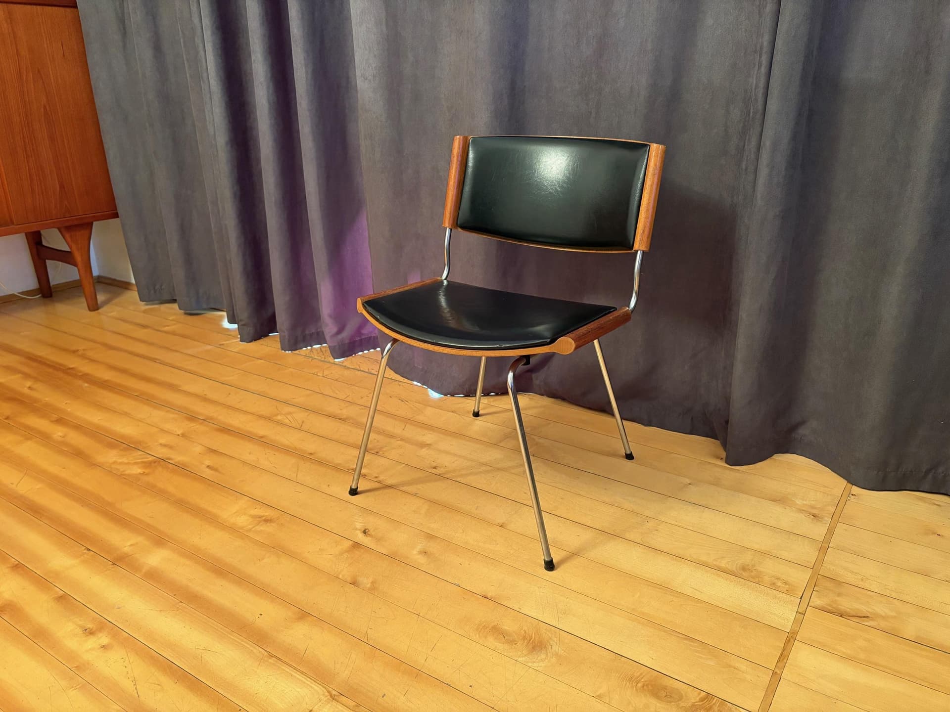 Krzesło Badminton ND 150, skaj czarny, orzech, proj. N. Ditzel, Kolds Savvaerk, Dania, lata 60. - 79695