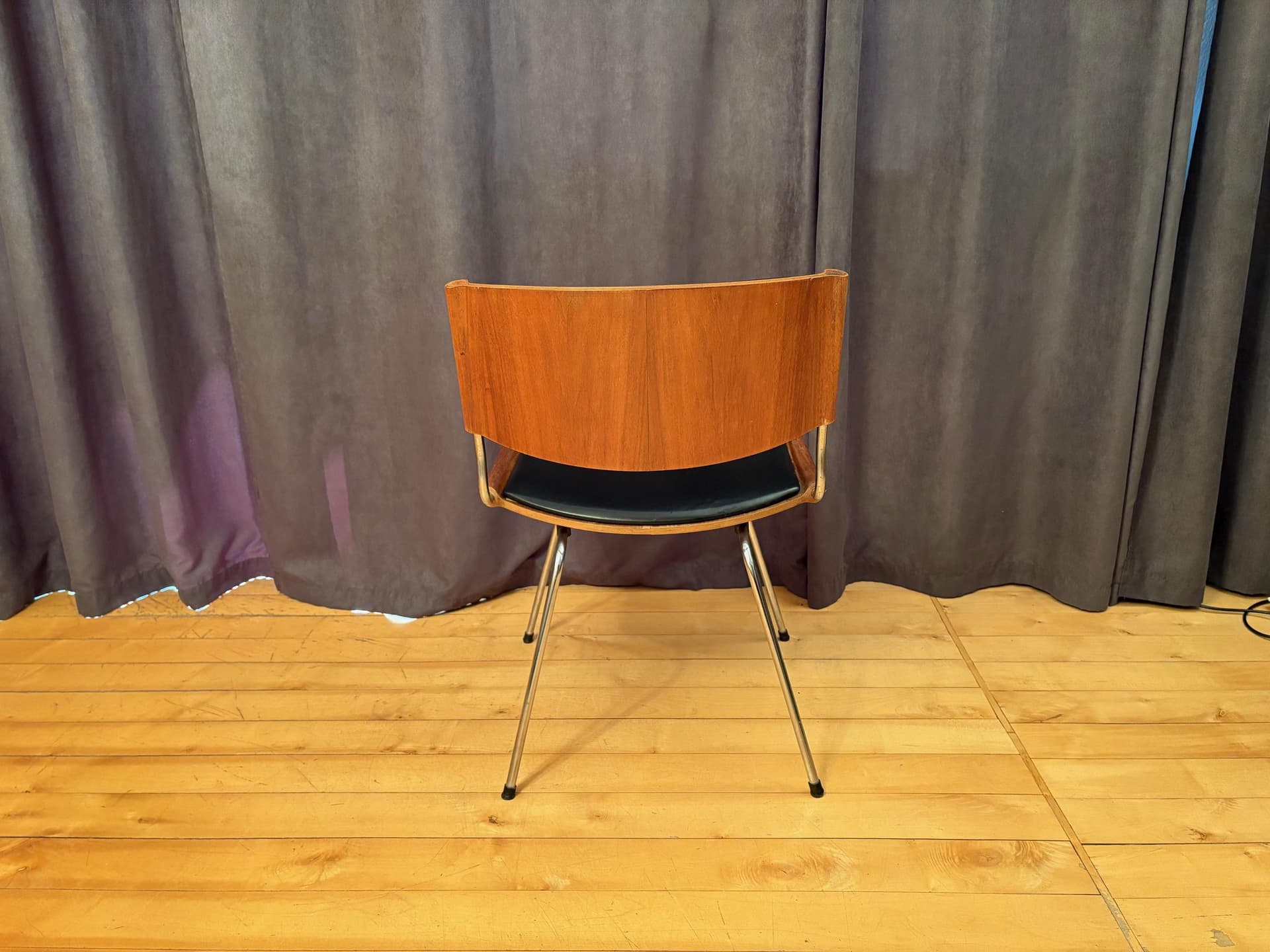 Krzesło Badminton ND 150, skaj czarny, orzech, proj. N. Ditzel, Kolds Savvaerk, Dania, lata 60. - 79698