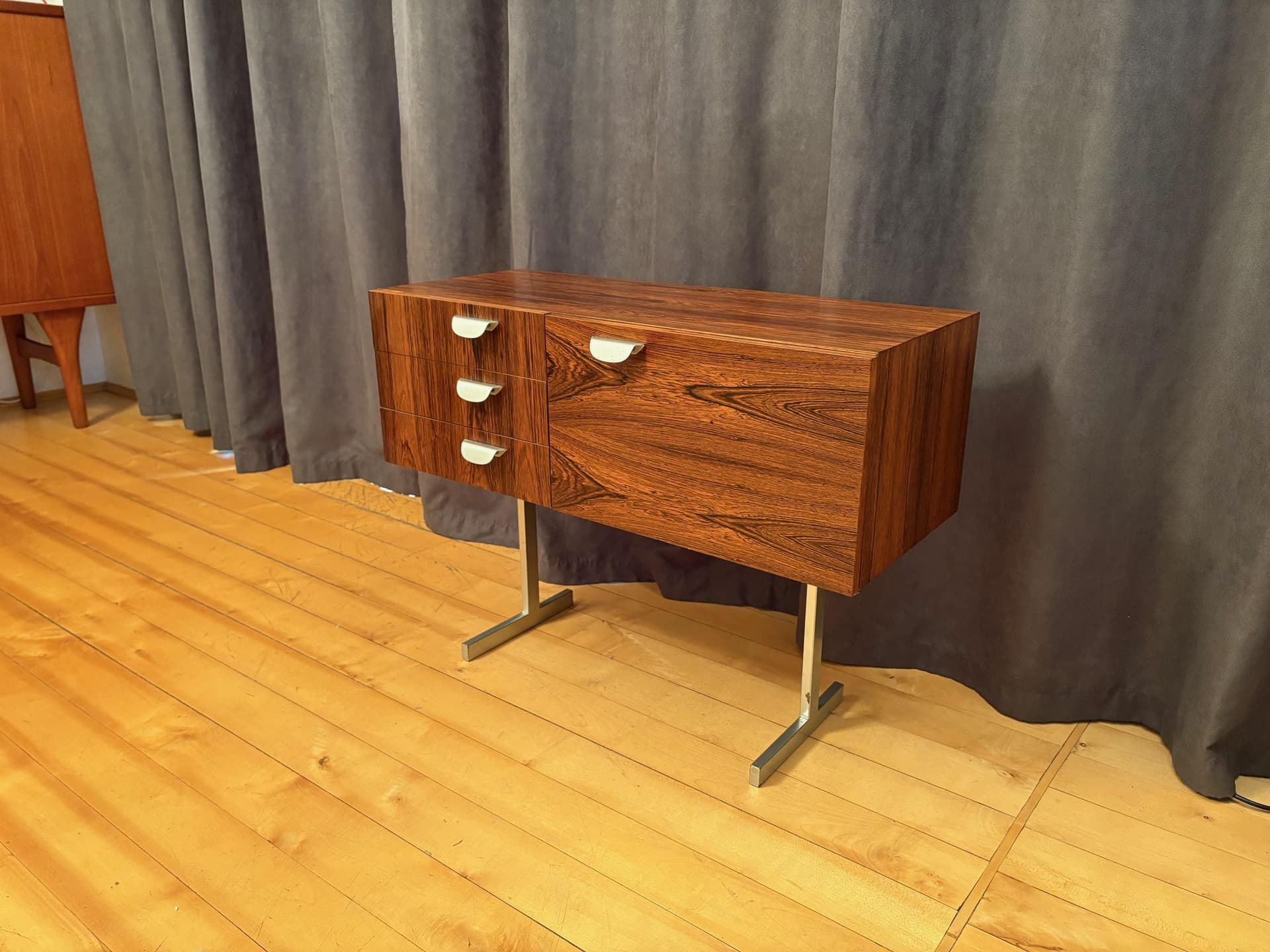 Szafka, palisander brązowy, metal, lata 60. - 79684