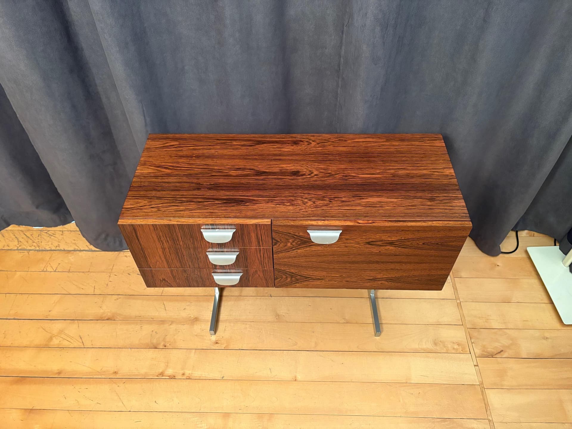 Szafka, palisander brązowy, metal, lata 60. - 79687