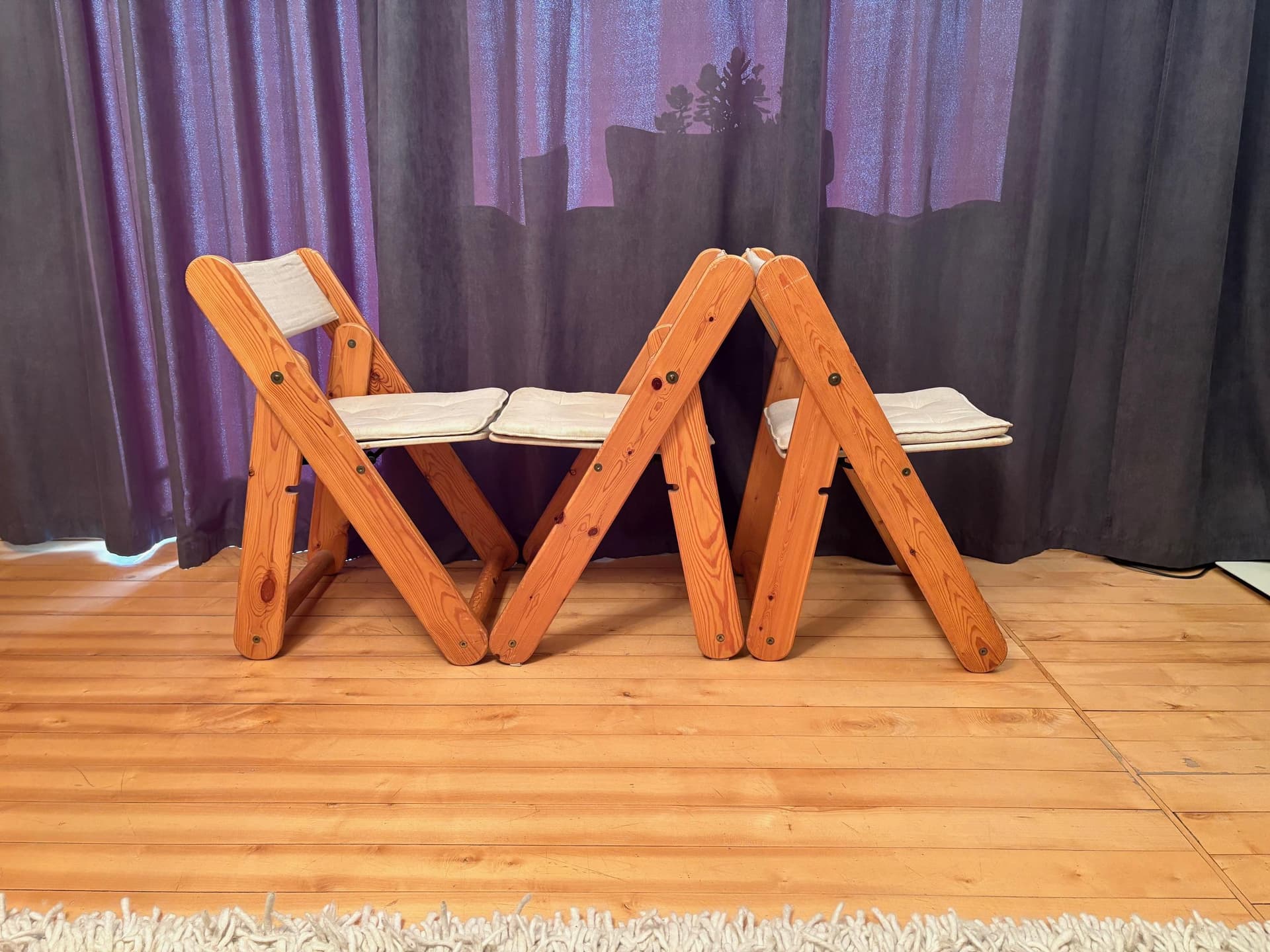 Komplet trzech krzeseł Kon-Tiki, sosna miodowa, płótno beżowe, proj. G. Lundgren, Ikea, Szwecja, lata 70. - 79650