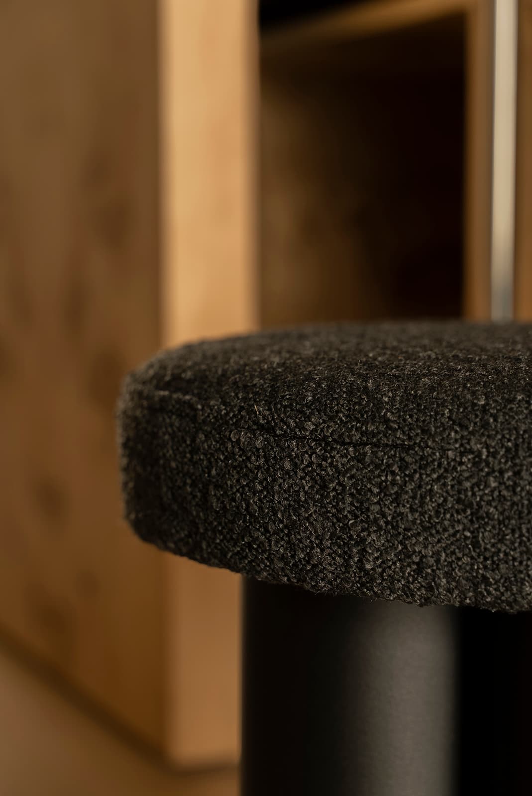 Stołek tapicerowany czarny boucle Ø38x45 cm Object 064, NG Design - 62203