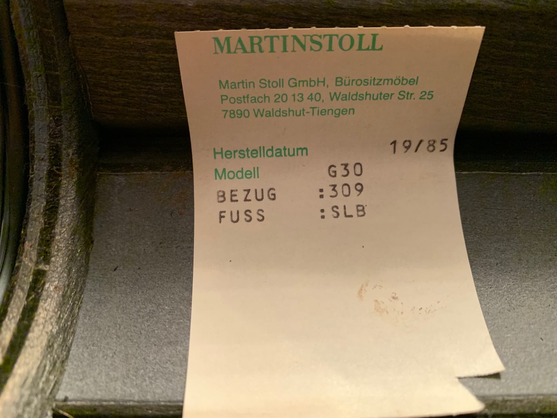 Zestaw wypoczynkowy G30, sofa, 2 fotele i stolik kawowy, welur fioletowy, metal ciemnobrązowy, proj. M. Stoll, Niemcy, lata 80. - 59316