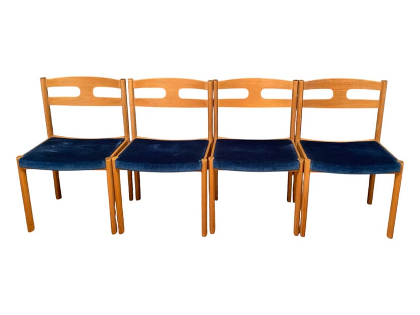 Zestaw czterech krzeseł Asko Export, dąb złoty, velvet granatowy, Finlandia, lata 60.