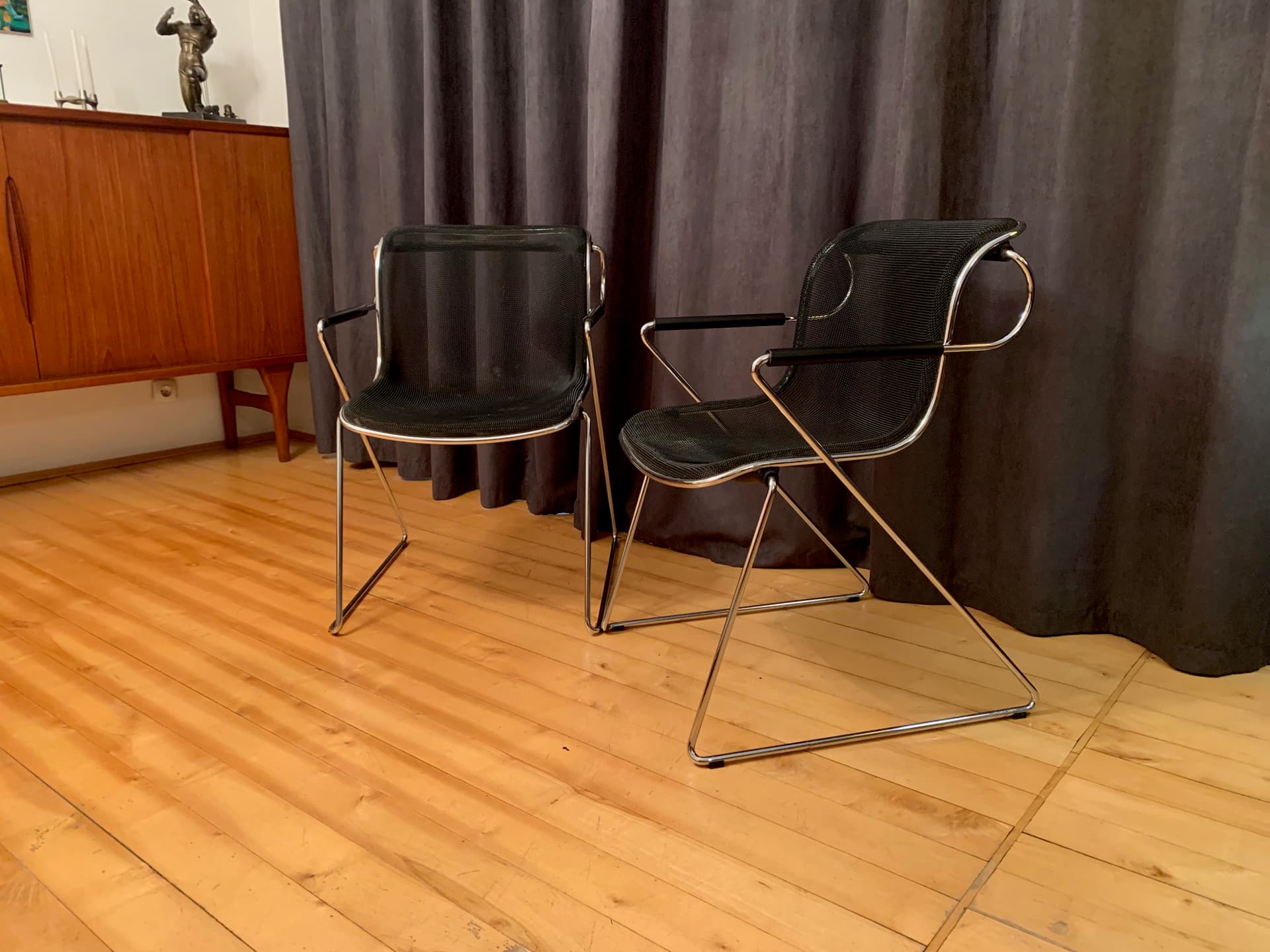 Para krzeseł Penelope, stal chromowana czarna, proj. C. Pollock, Castelli, Włochy, lata 80. - 59345