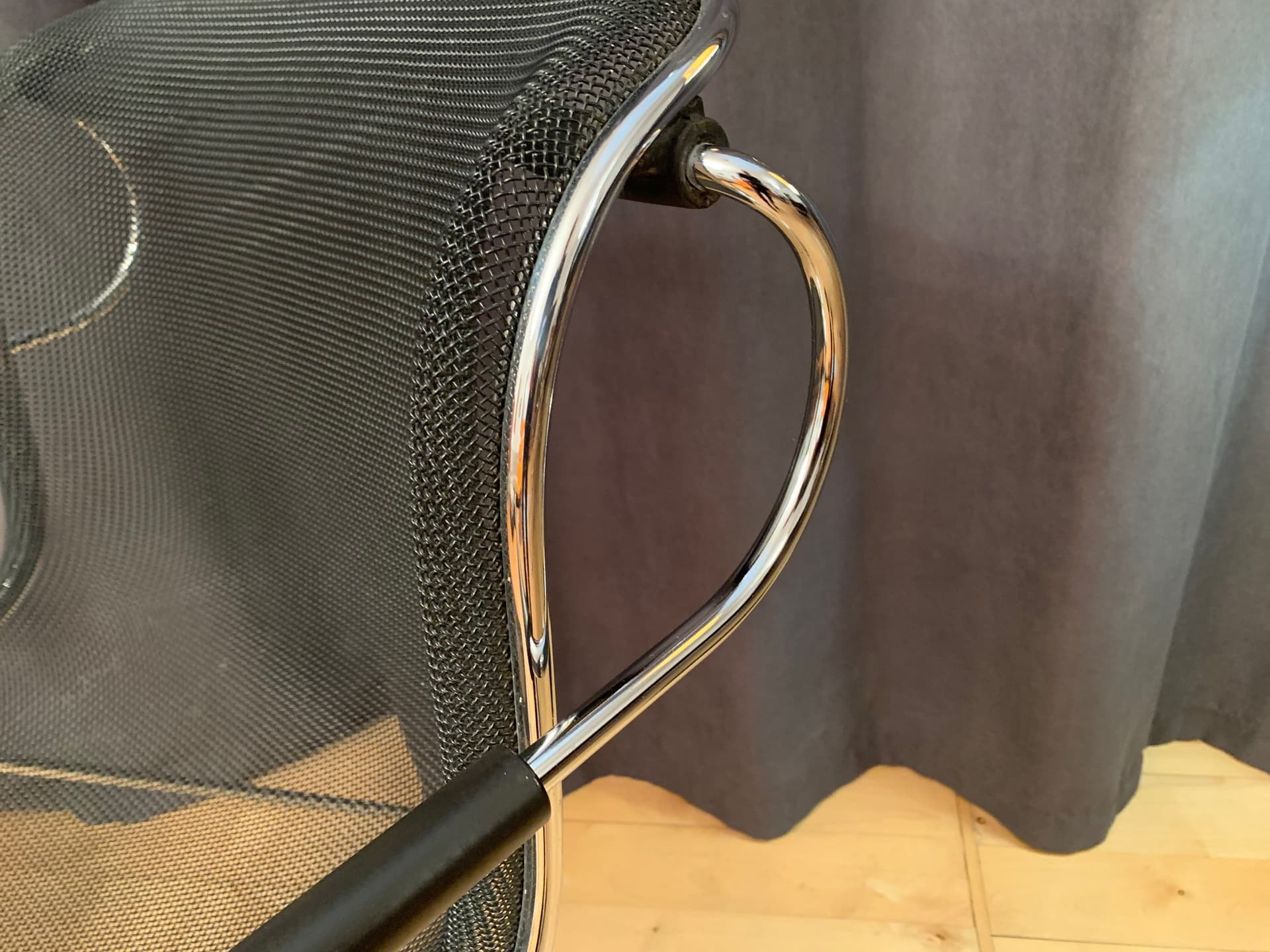 Para krzeseł Penelope, stal chromowana czarna, proj. C. Pollock, Castelli, Włochy, lata 80. - 59342