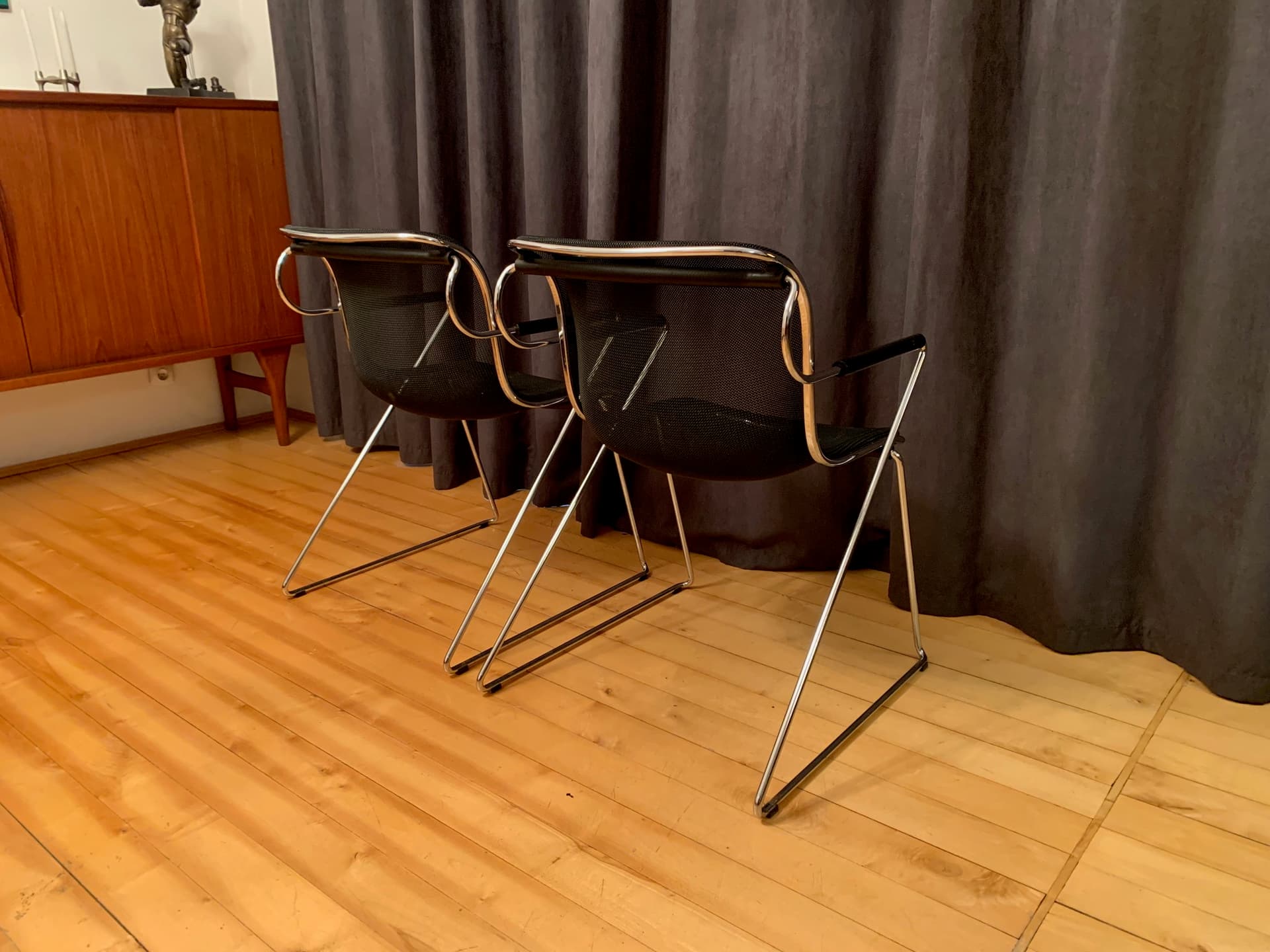 Para krzeseł Penelope, stal chromowana czarna, proj. C. Pollock, Castelli, Włochy, lata 80. - 59337