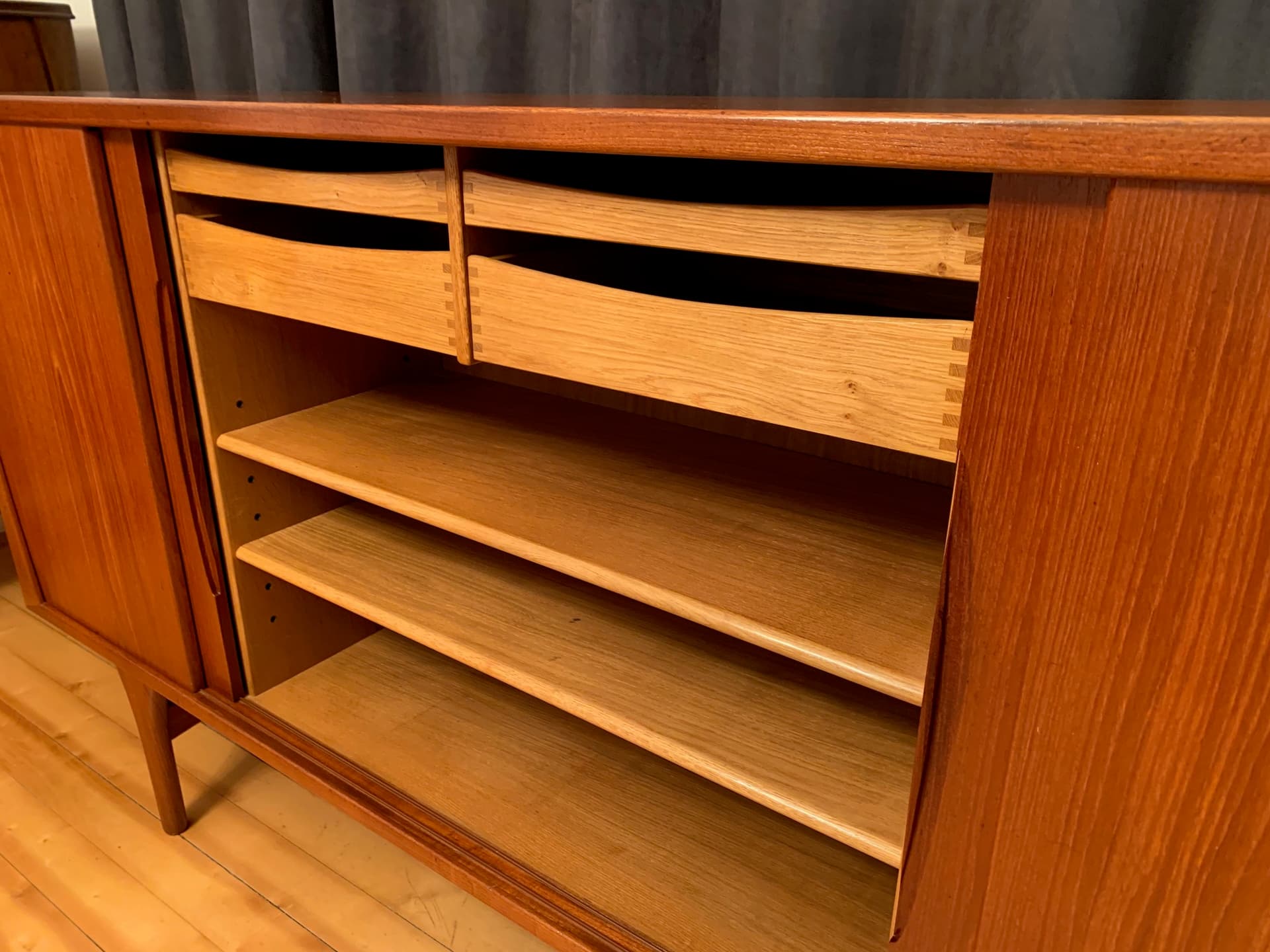 Highboard, teak dąb, proj. H. Kjaernulf, Bruno Hansen, Dania, lata 60. - 59707