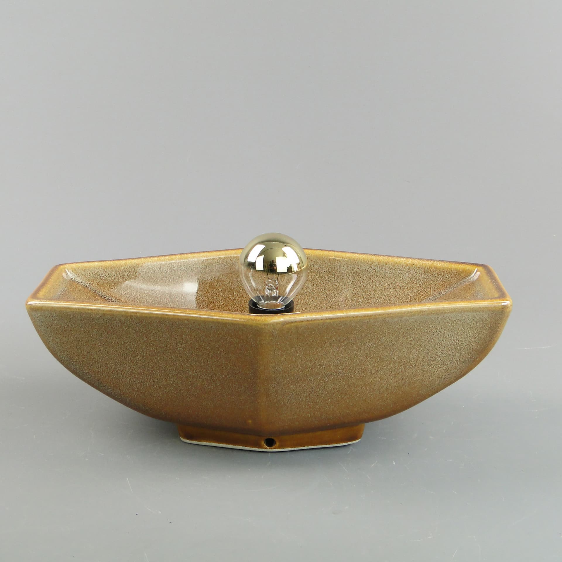 Kinkiet, ceramika brązowy, proj. A. Sadulski, Polska, lata 70. - 59762