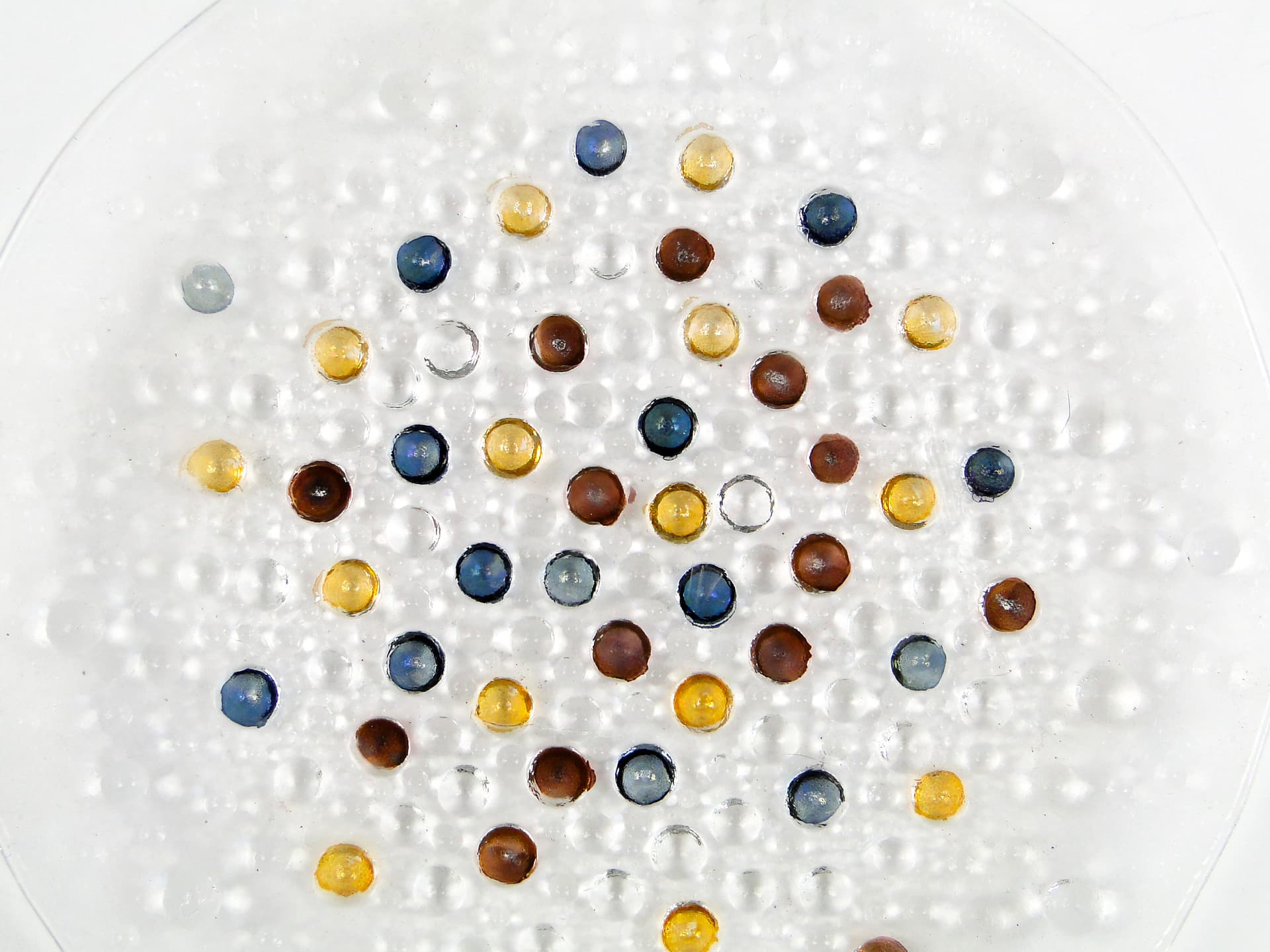 Zestaw talerzy deserowych Krople rosy, multikolor, szkło, proj. J. Drost, Ząbkowice, Polska, lata 80. - 59816