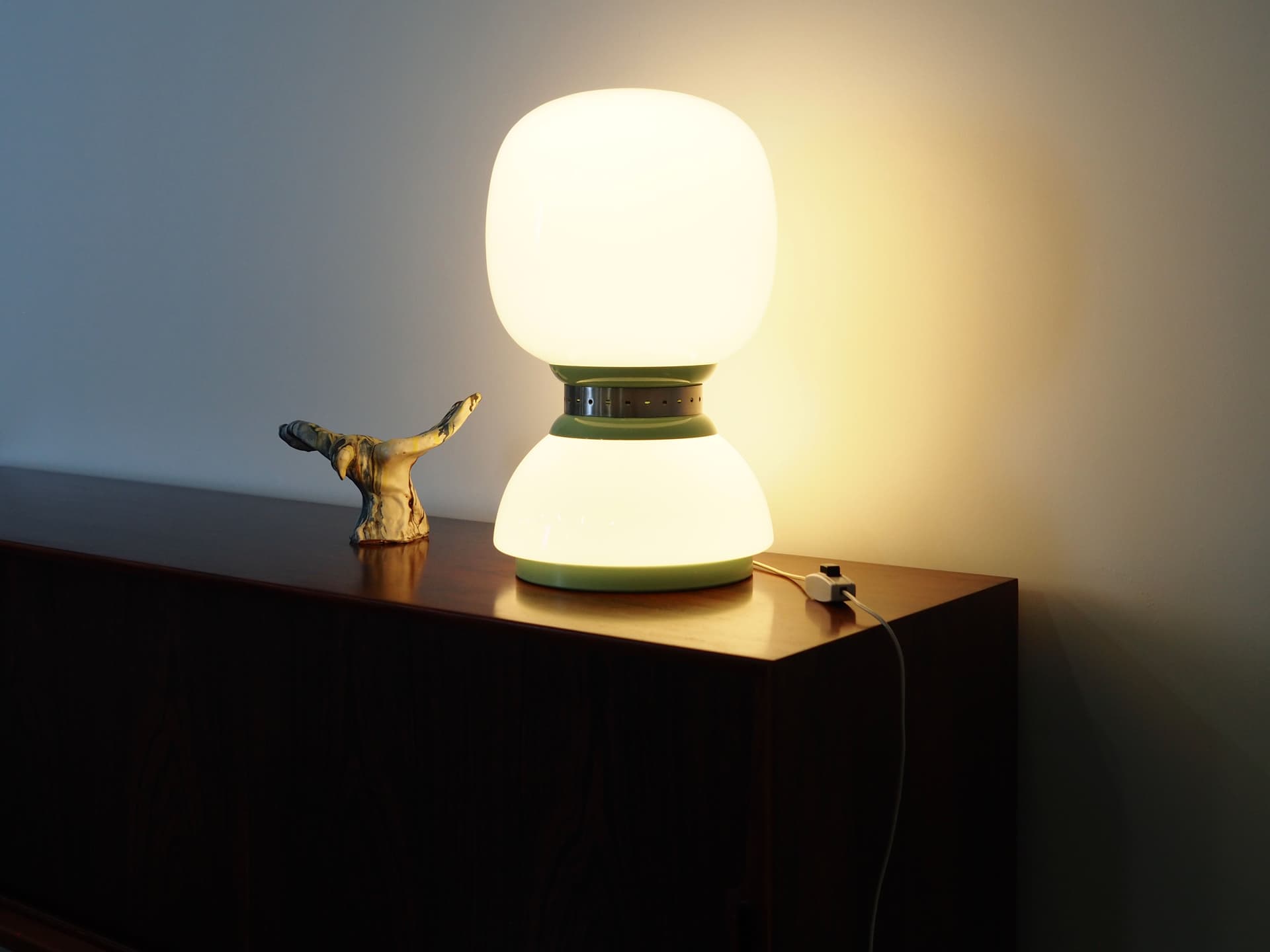 Lampa biurkowa Space Age, szkło białe, metal zielony, metal chromowany, Włochy, lata 70. - 59851