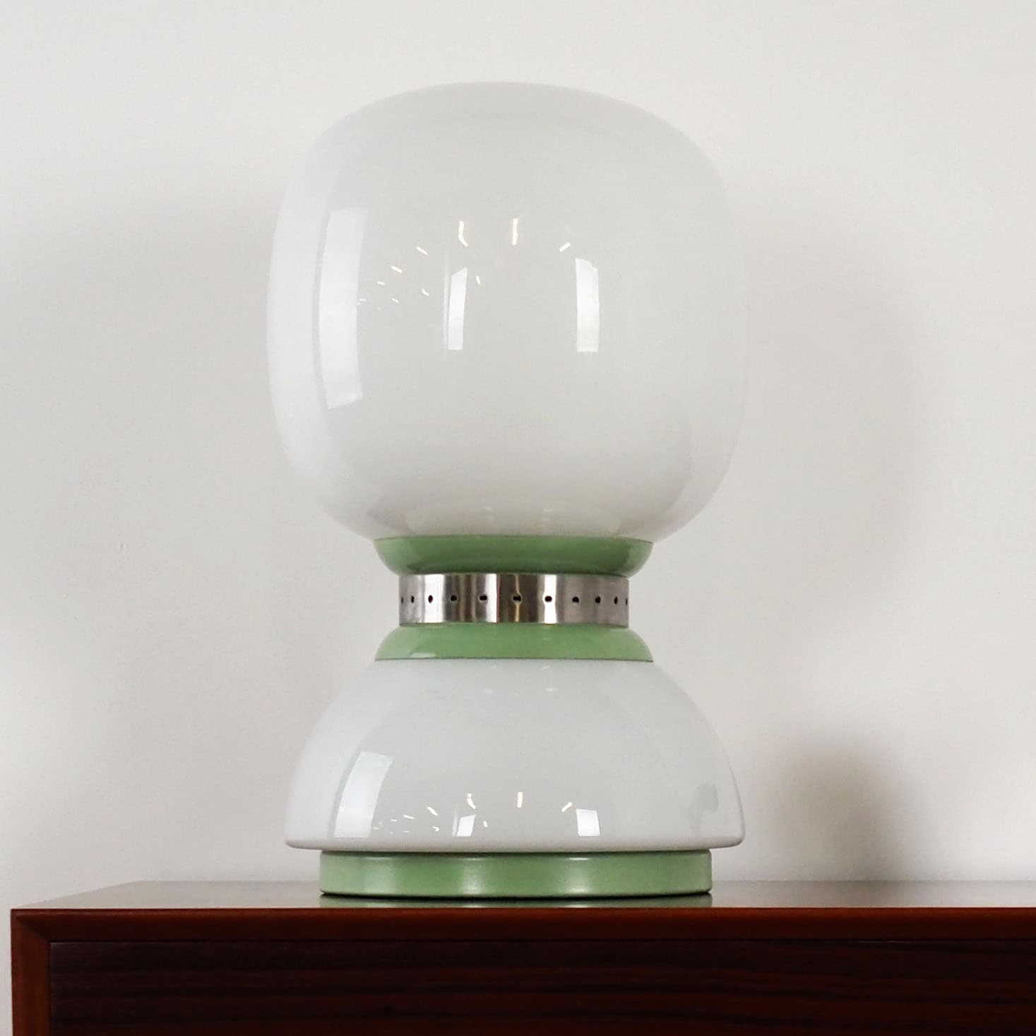 Lampa biurkowa Space Age, szkło białe, metal zielony, metal chromowany, Włochy, lata 70. - 59845