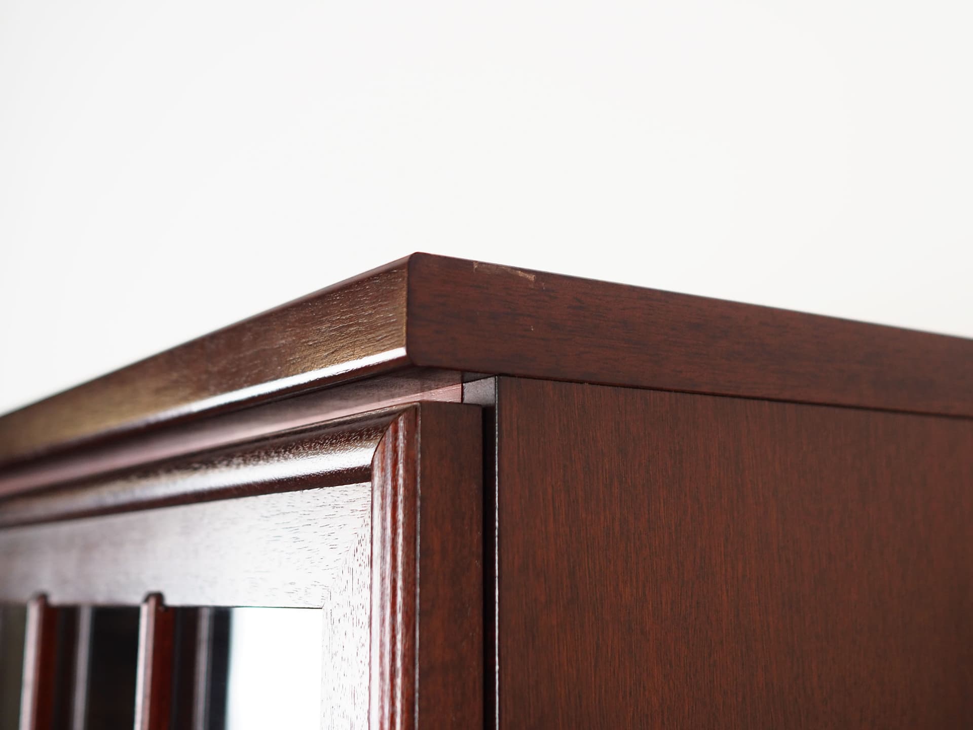 Witryna, mahon ciemnobrązowy, szkło, Dania, lata 70. - 59872