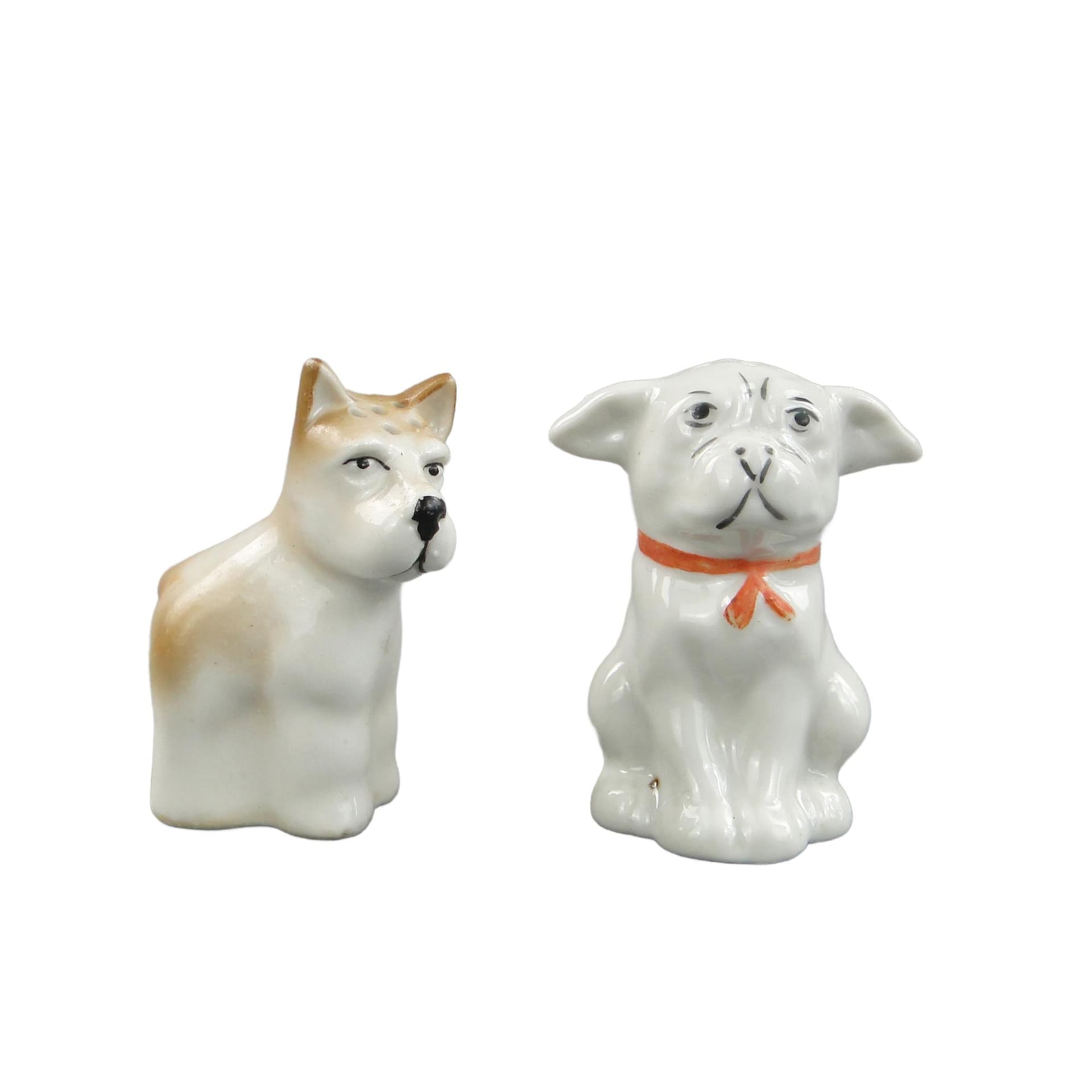 Para solniczek figuralnych Art déco, ceramika biała, Niemcy, lata 30.