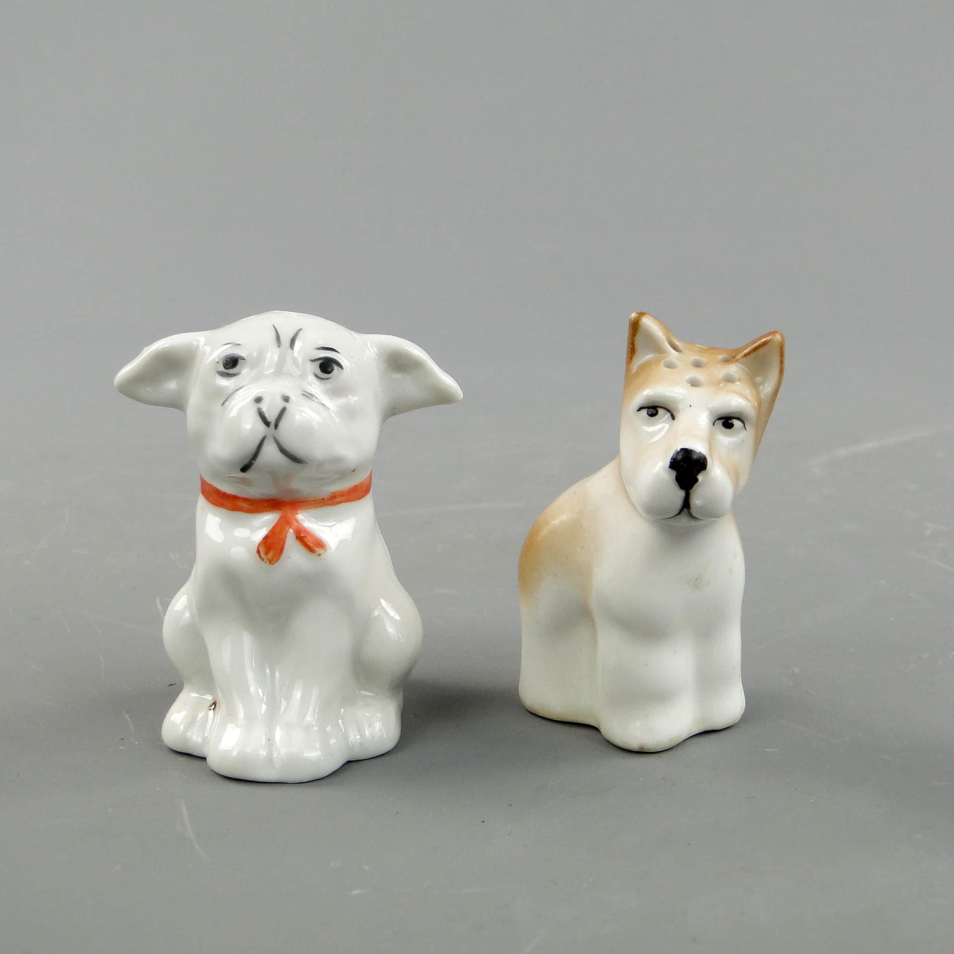 Para solniczek figuralnych Art déco, ceramika biała, Niemcy, lata 30. - 59929