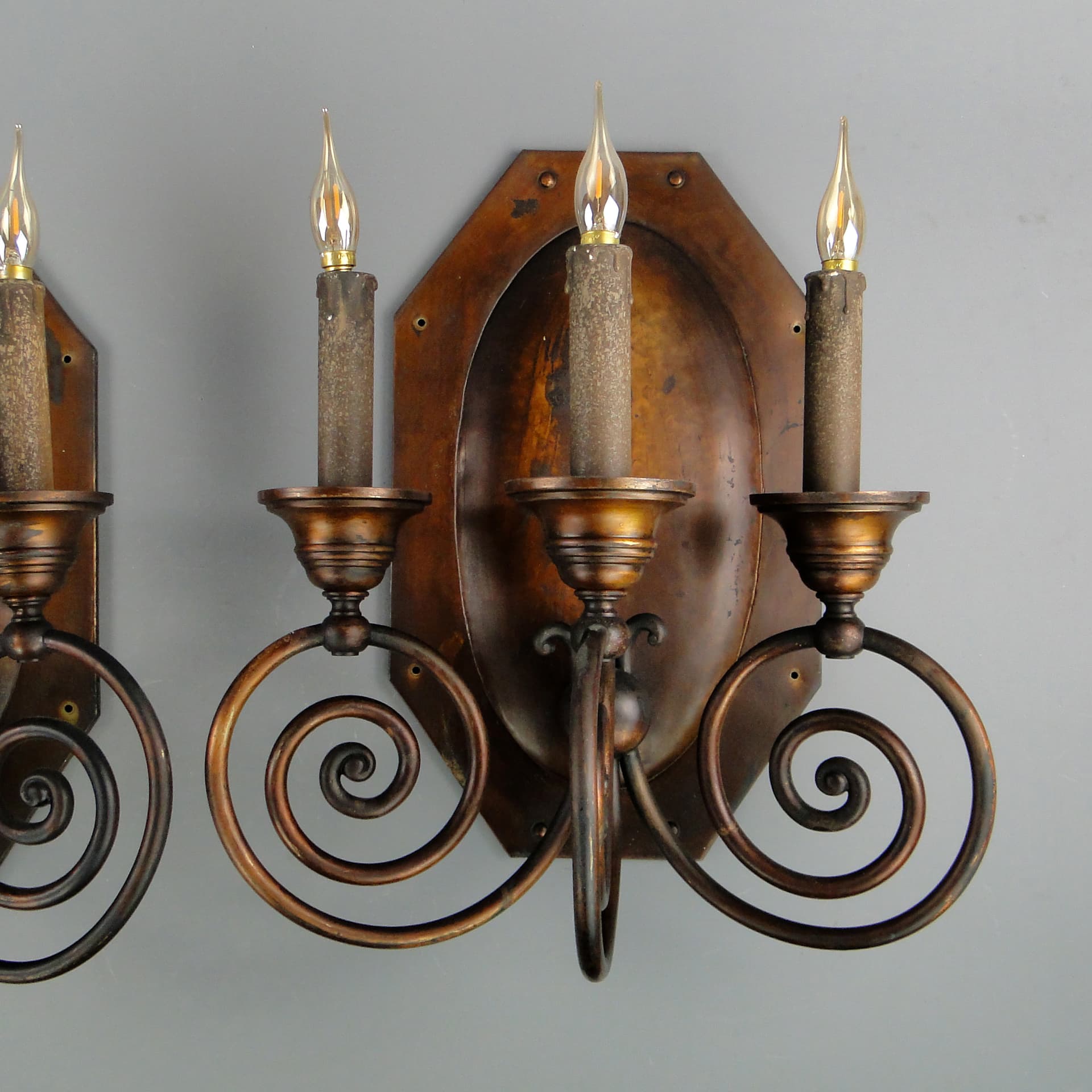 Para kinkietów secesyjnych, mosiądz ciemnobrązowy, Polska, początek XX w. - 59983