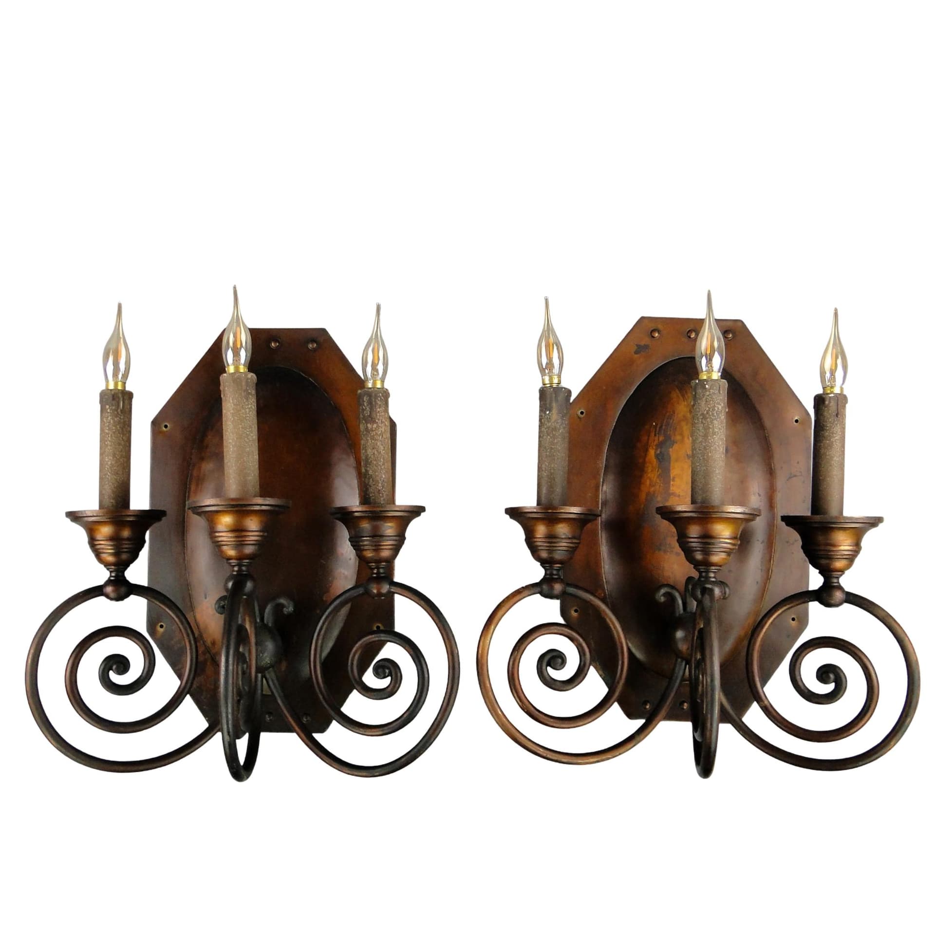 Para kinkietów secesyjnych, mosiądz ciemnobrązowy, Polska, początek XX w.