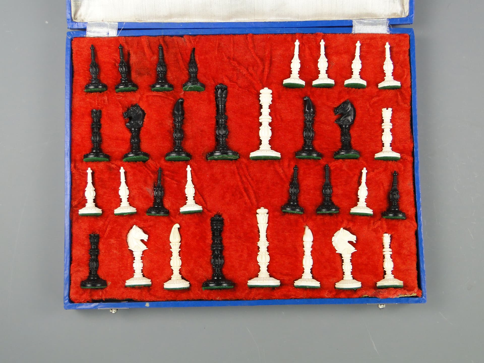 Baroque chess set, ivory white and black bone, Poland, 1950s. - 60051