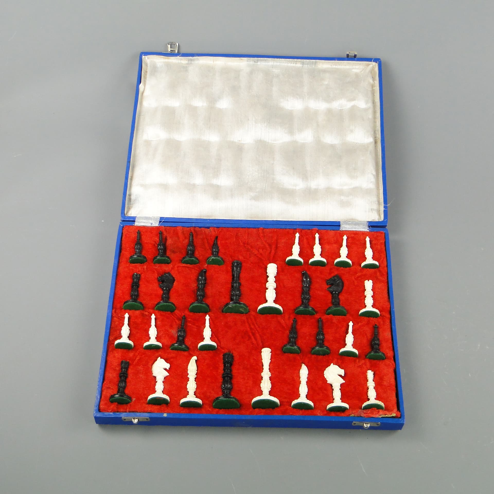 Baroque chess set, ivory white and black bone, Poland, 1950s. - 60045