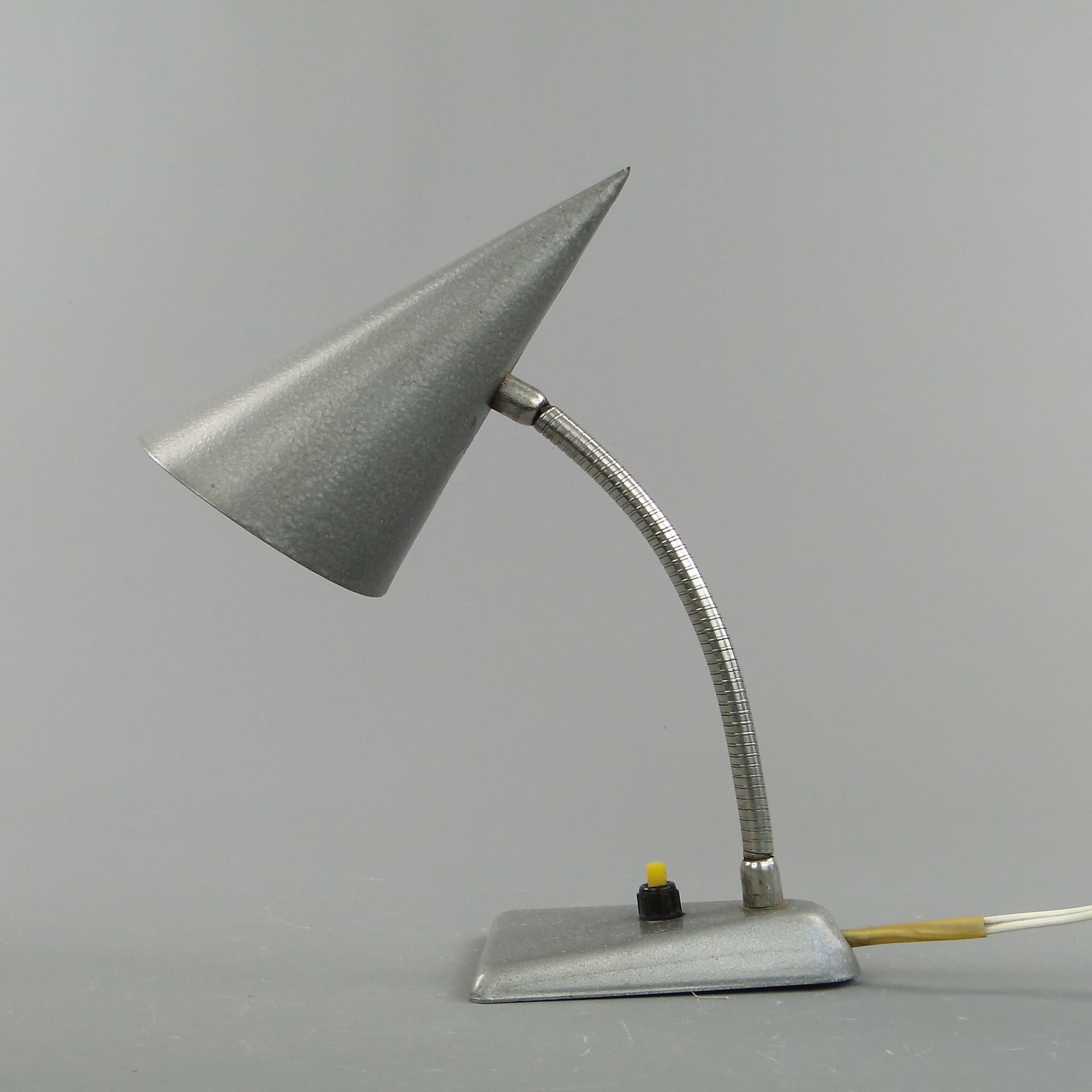 Lampa stołowa Rożek, szary, metal, Zakłady Sprzętu Oświetleniowego Zaos, Polska, lata 60. - 60062