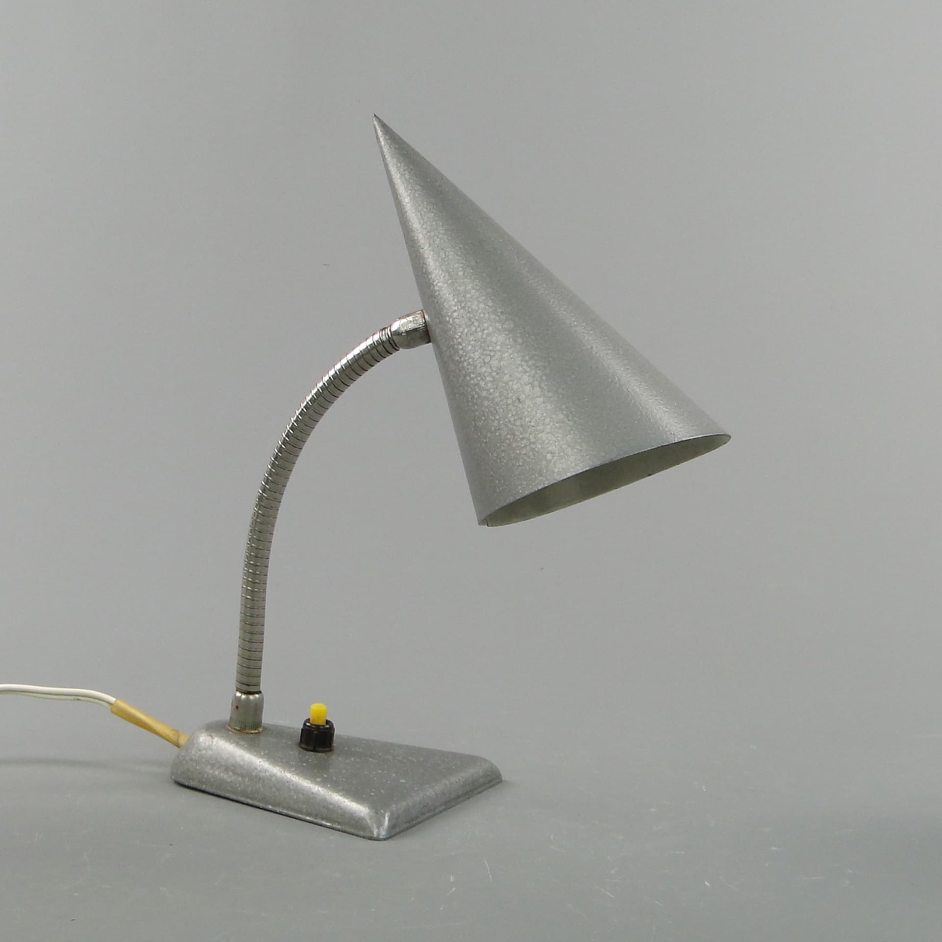 Lampa stołowa Rożek, szary, metal, Zakłady Sprzętu Oświetleniowego Zaos, Polska, lata 60. - 60059