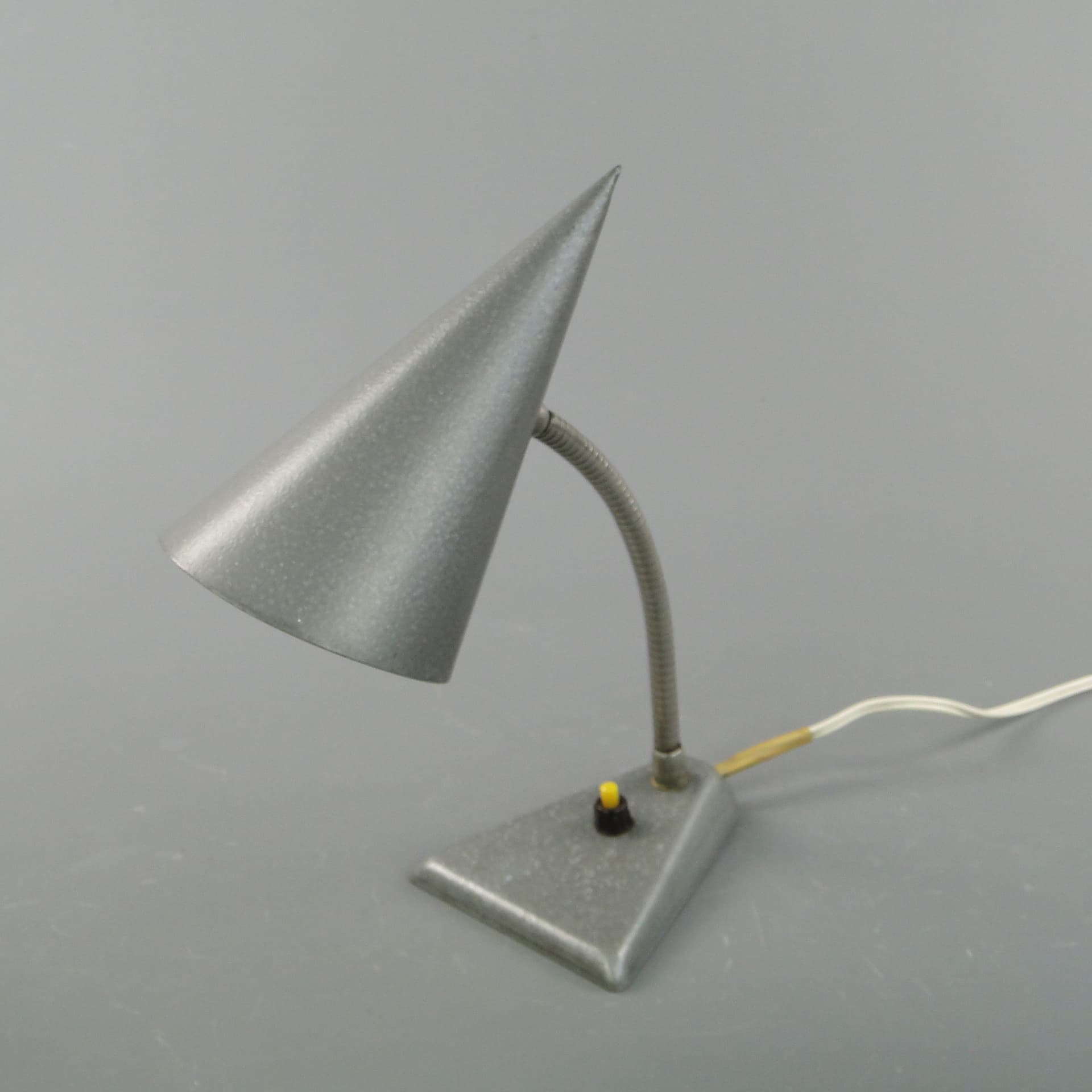 Lampa stołowa Rożek, szary, metal, Zakłady Sprzętu Oświetleniowego Zaos, Polska, lata 60. - 60061